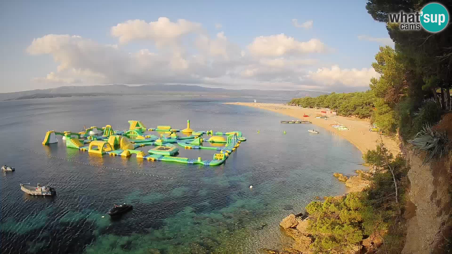 Web kamera Bol Zlatni Rat – Pogled uživo s otoka Brača