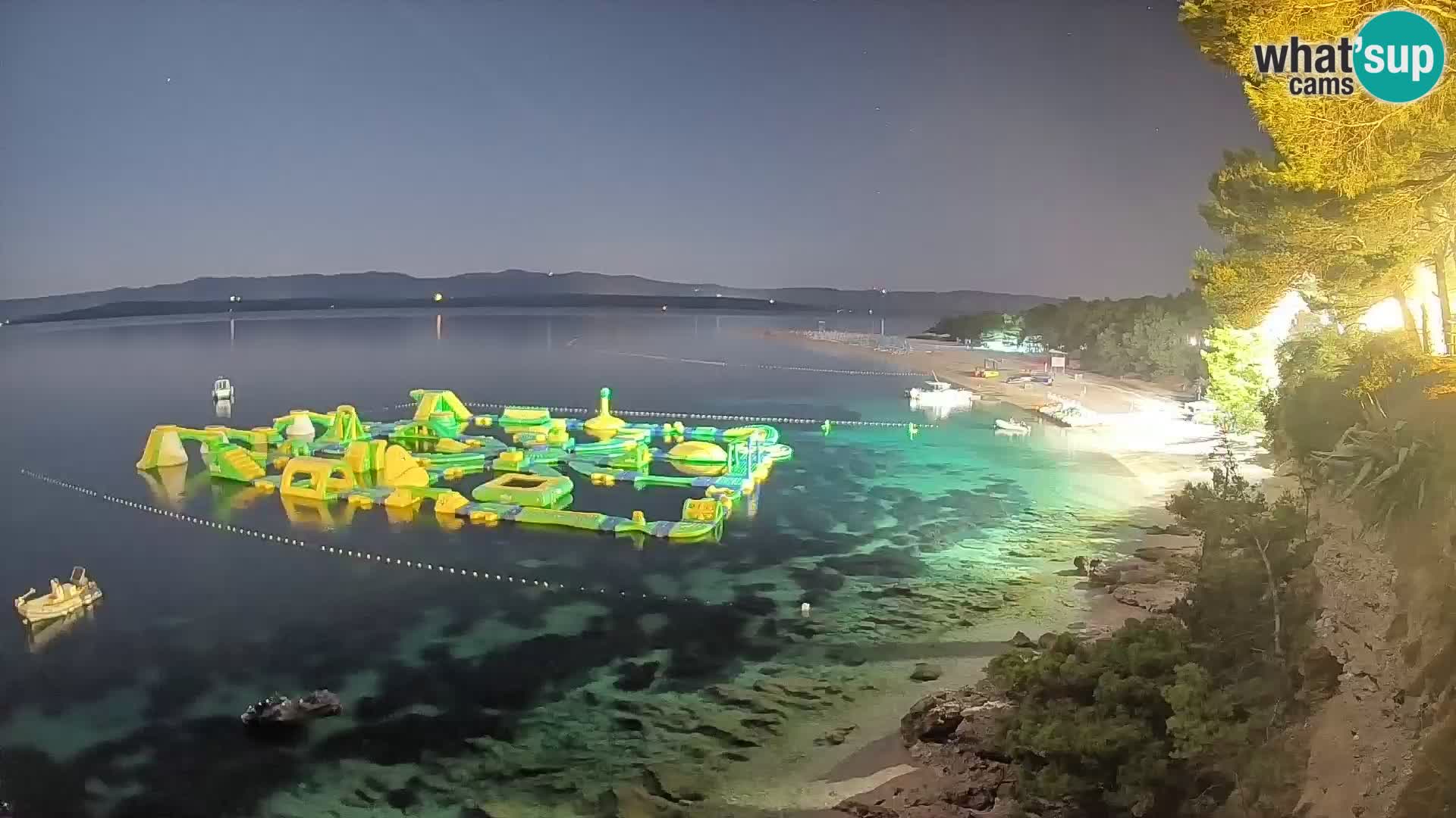 Web kamera Bol Zlatni Rat – Pogled uživo s otoka Brača