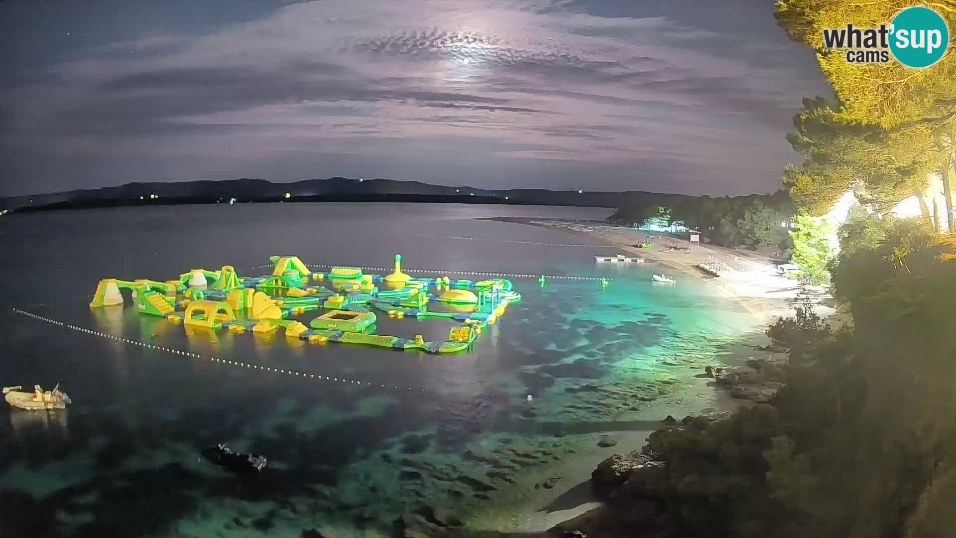 Spletna kamera Bol Zlatni Rat – Pogled v živo z otoka Brač