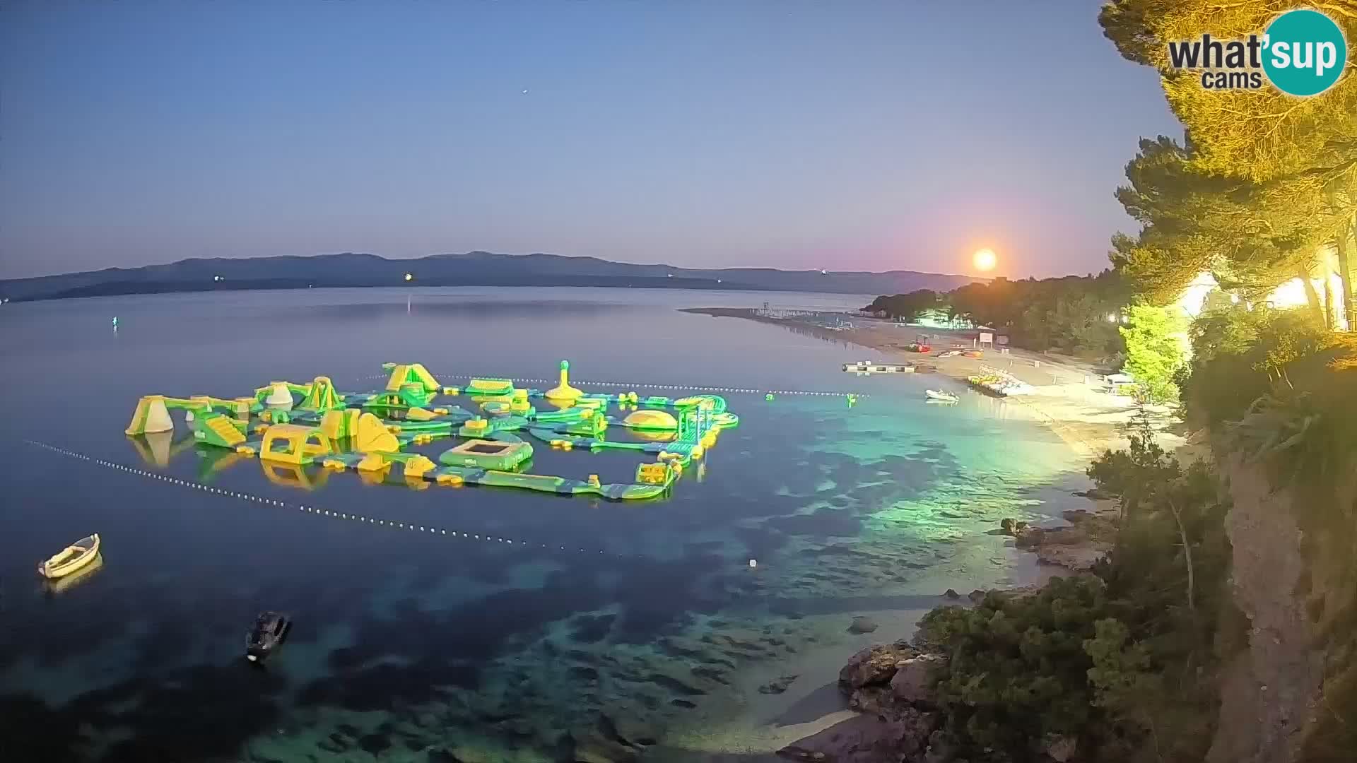 Spletna kamera Bol Zlatni Rat – Pogled v živo z otoka Brač