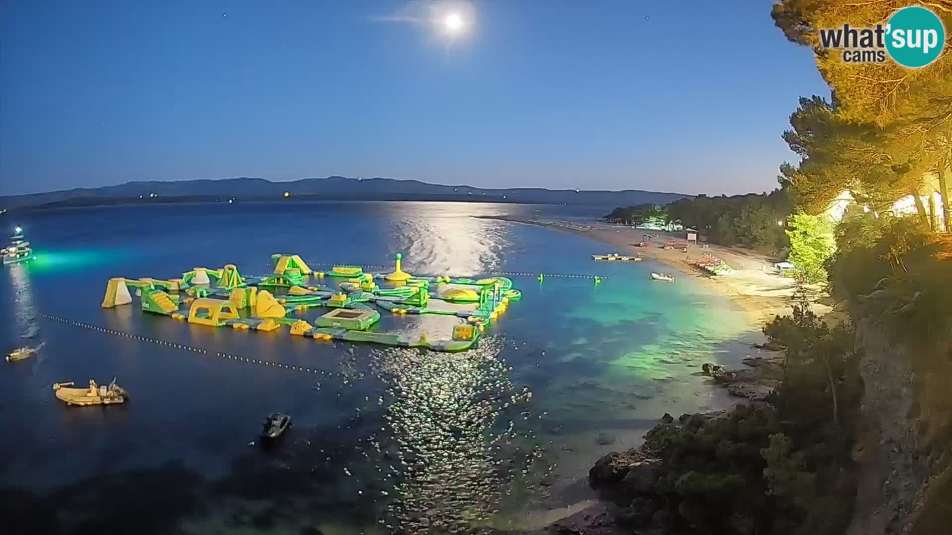 Web kamera Bol Zlatni Rat – Pogled uživo s otoka Brača