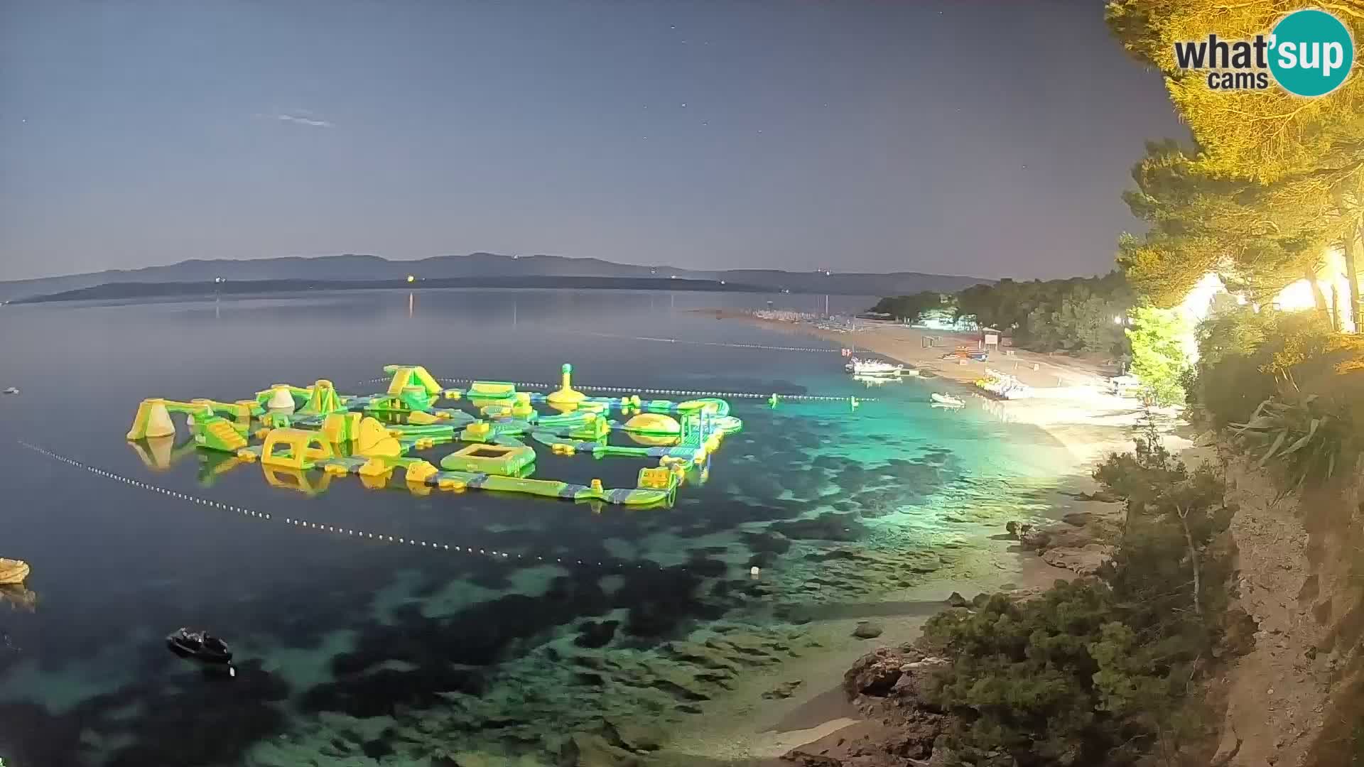 Spletna kamera Bol Zlatni Rat – Pogled v živo z otoka Brač