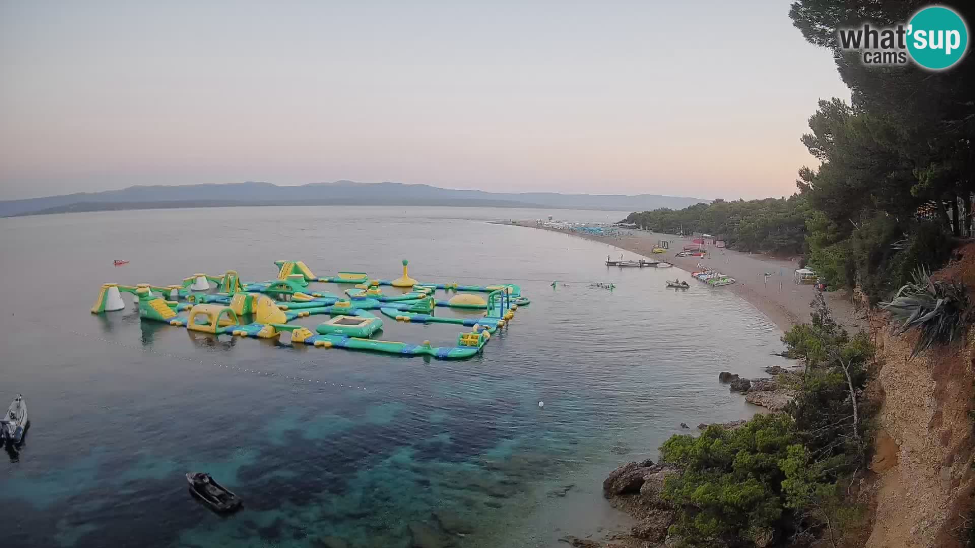 Web kamera Bol Zlatni Rat – Pogled uživo s otoka Brača