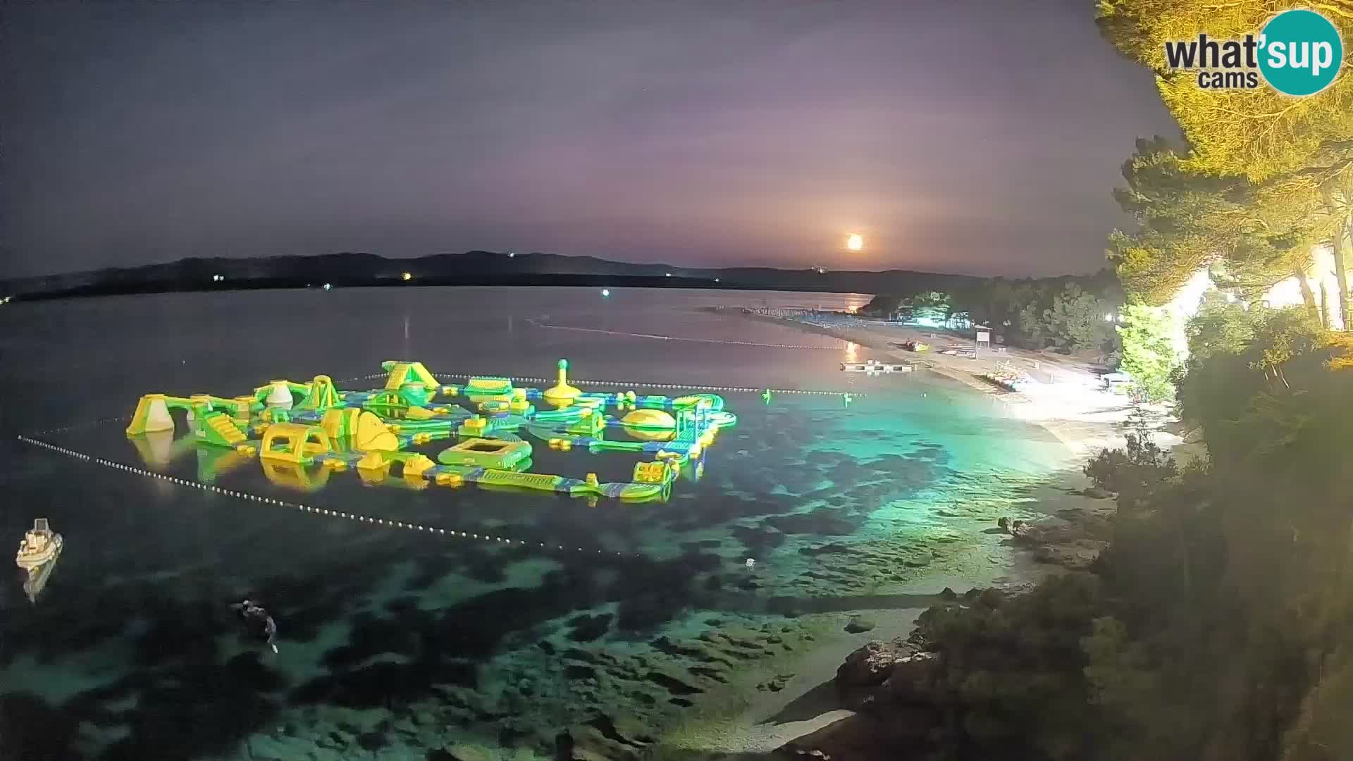Spletna kamera Bol Zlatni Rat – Pogled v živo z otoka Brač