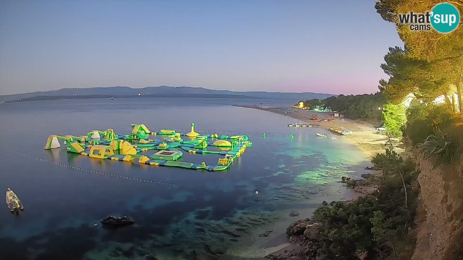 Web kamera Bol Zlatni Rat – Pogled uživo s otoka Brača
