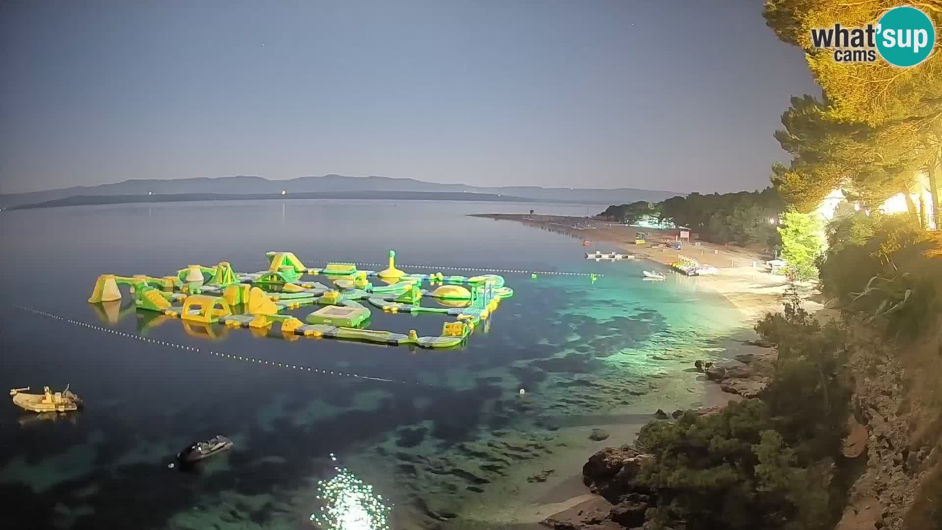 Spletna kamera Bol Zlatni Rat – Pogled v živo z otoka Brač