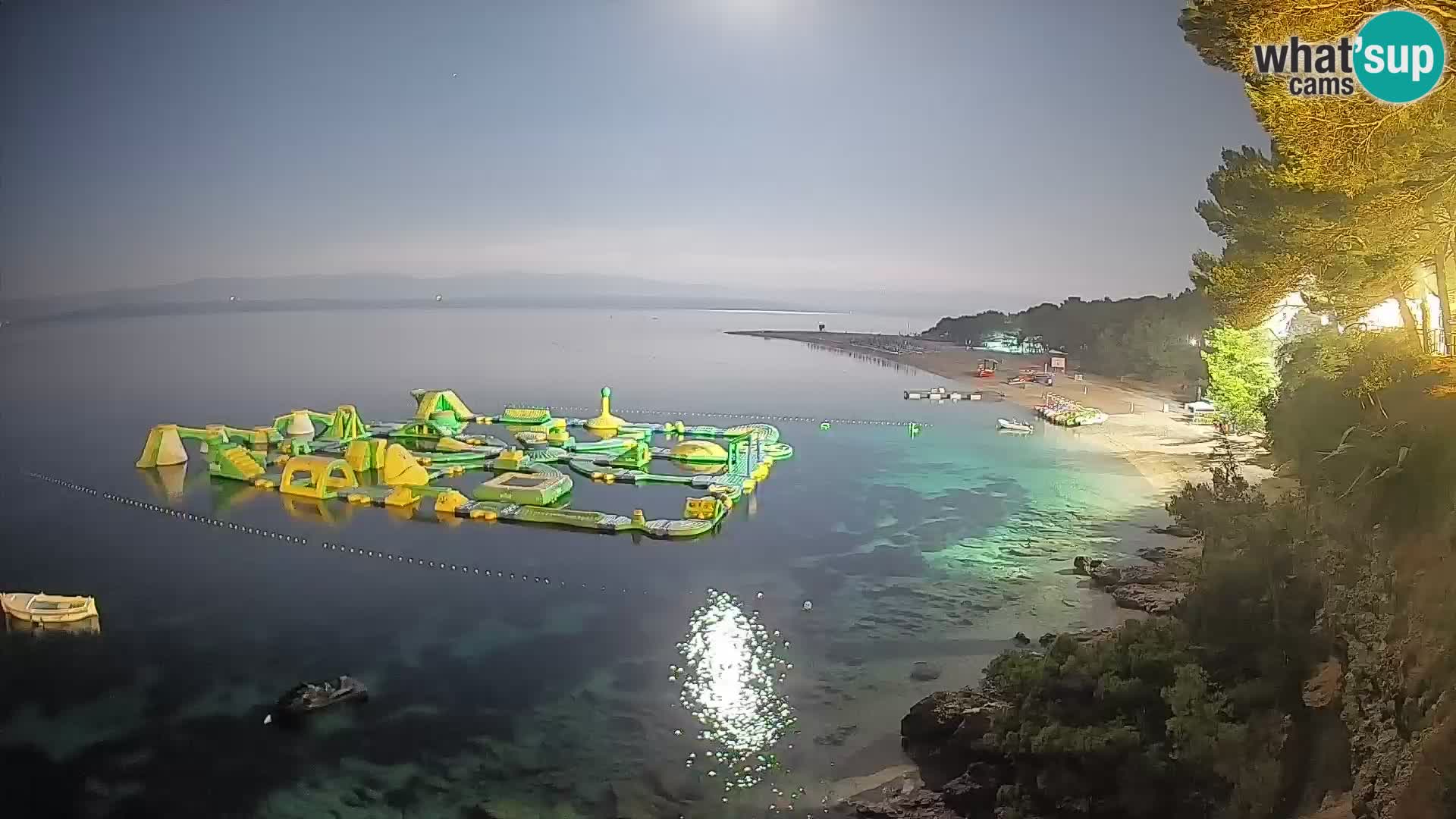 Spletna kamera Bol Zlatni Rat – Pogled v živo z otoka Brač