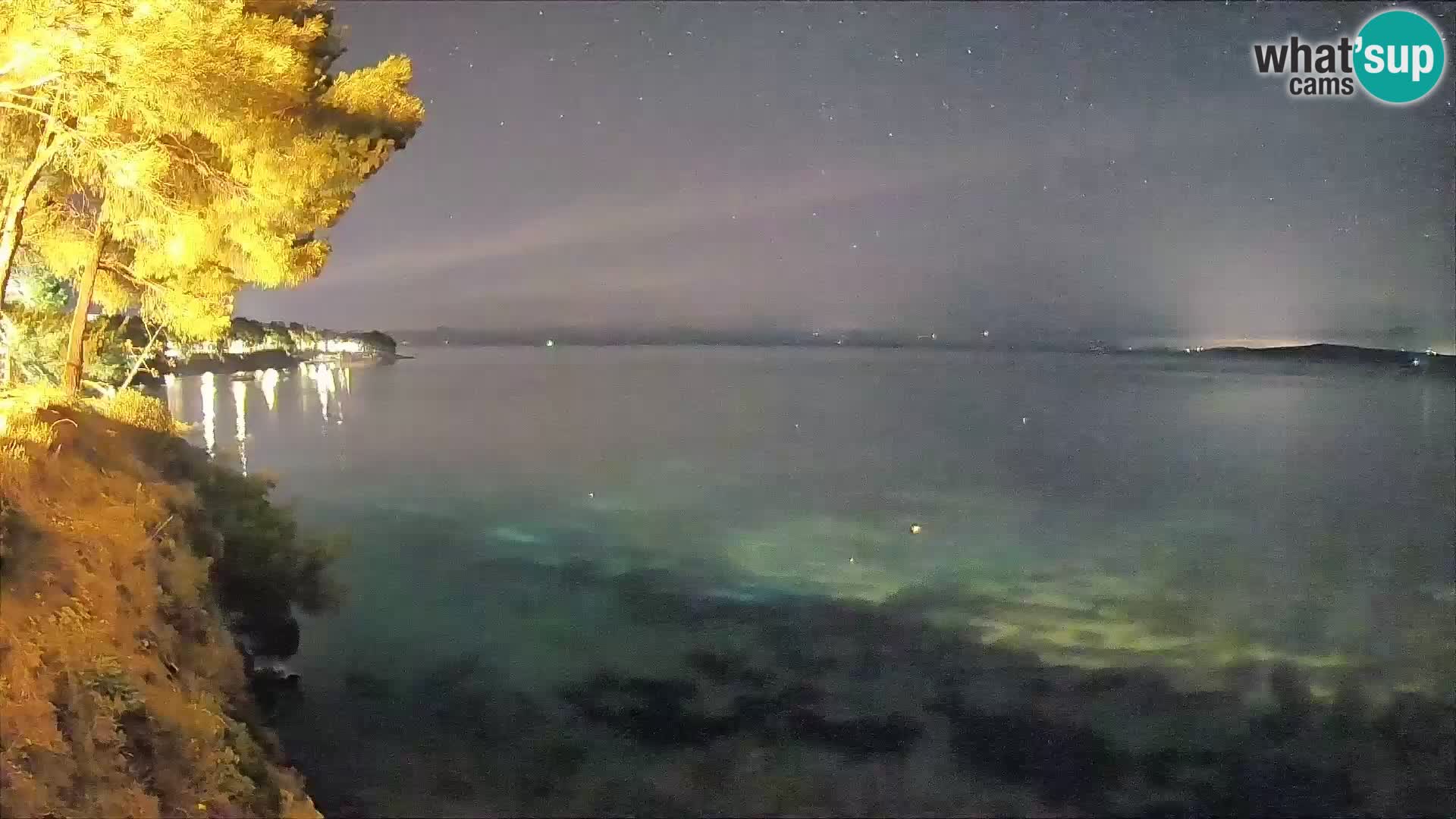 Spletna kamera Plaža Potočine Bol – Pogled v živo na plažo Borak, otok Brač