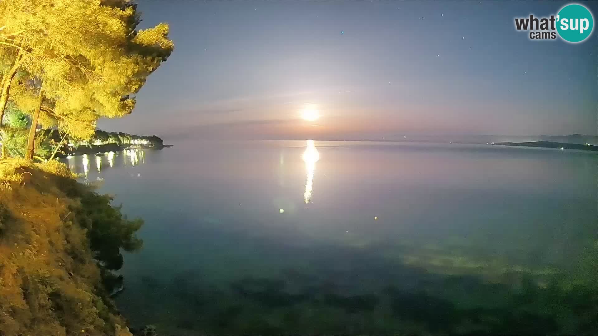 Spletna kamera Plaža Potočine Bol – Pogled v živo na plažo Borak, otok Brač