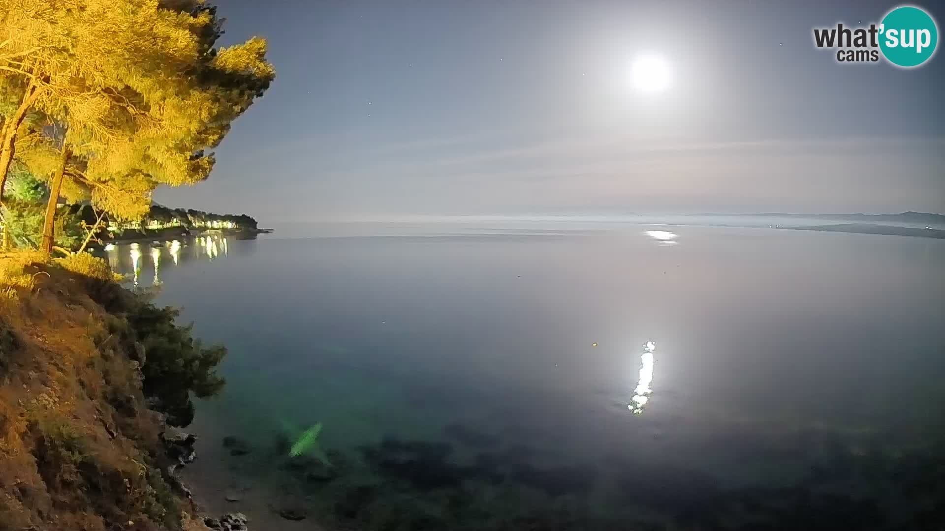 Spletna kamera Plaža Potočine Bol – Pogled v živo na plažo Borak, otok Brač