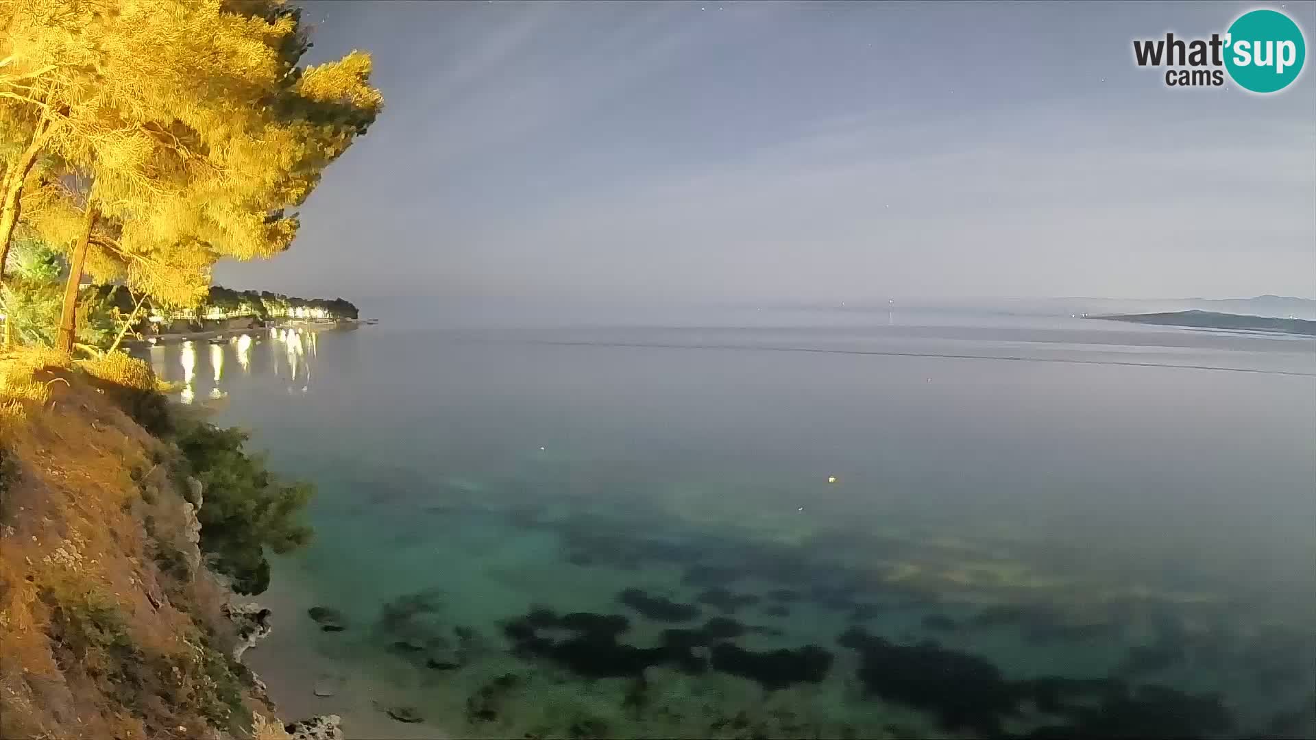 Spletna kamera Plaža Potočine Bol – Pogled v živo na plažo Borak, otok Brač