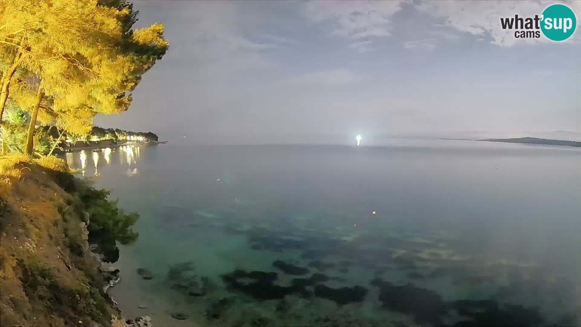 Spletna kamera Plaža Potočine Bol – Pogled v živo na plažo Borak, otok Brač