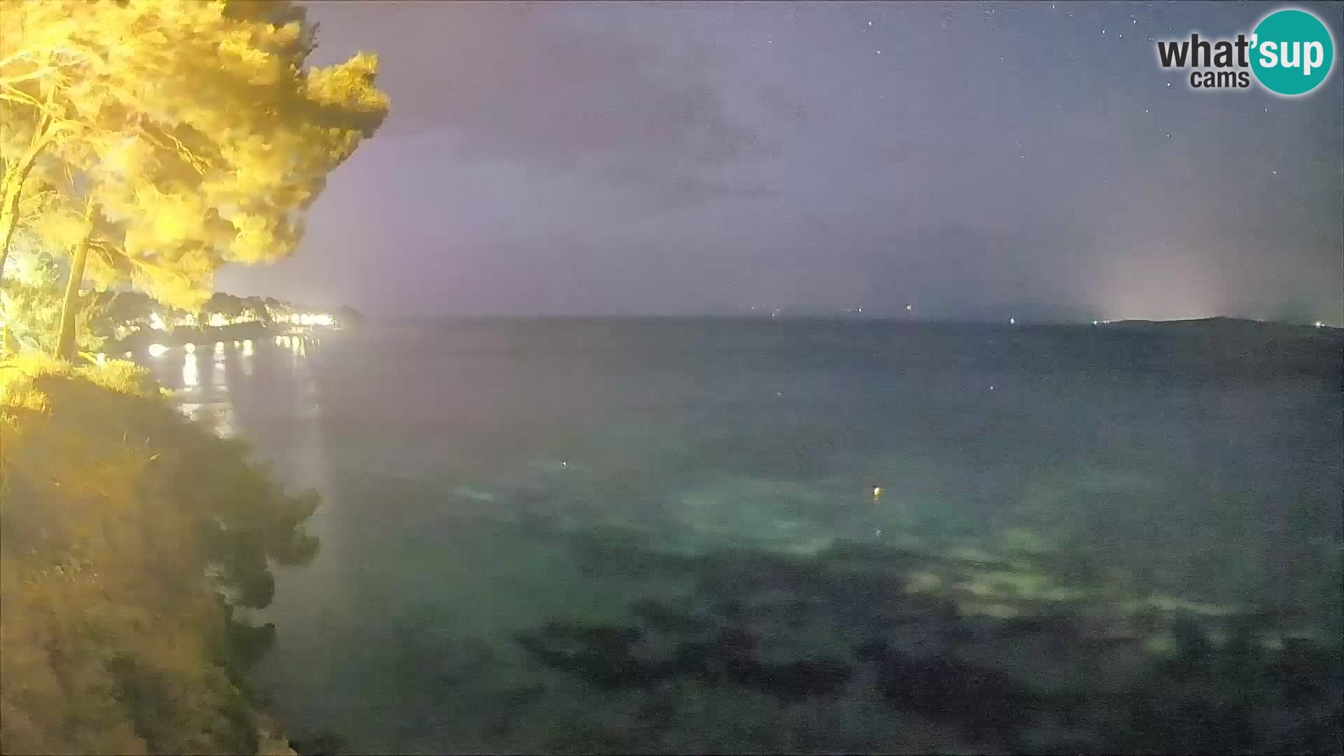 Spletna kamera Plaža Potočine Bol – Pogled v živo na plažo Borak, otok Brač