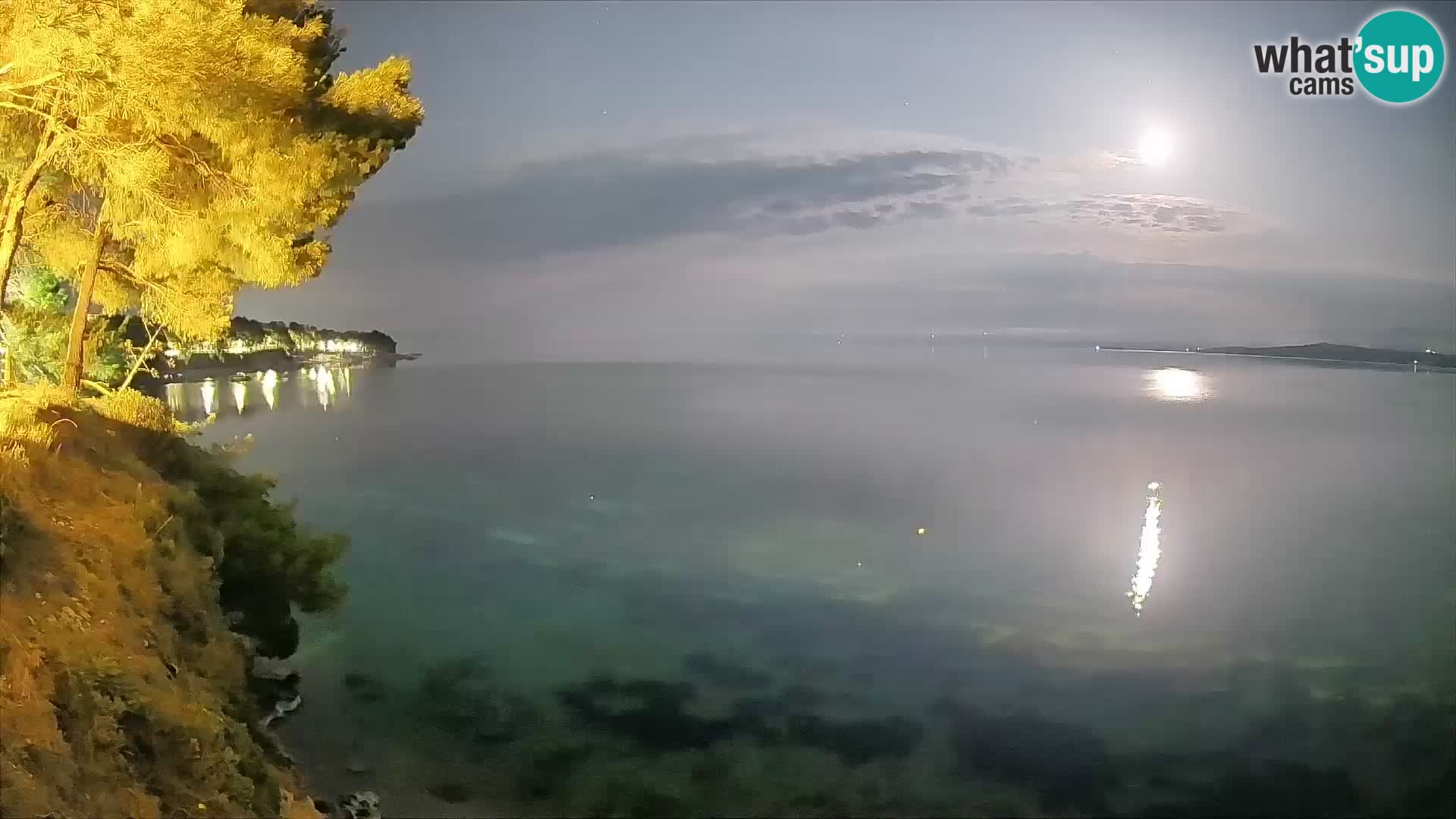 Spletna kamera Plaža Potočine Bol – Pogled v živo na plažo Borak, otok Brač