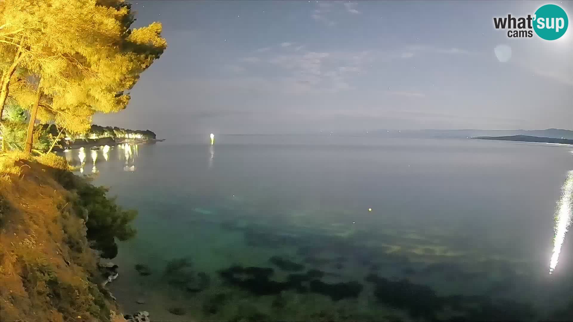 Spletna kamera Plaža Potočine Bol – Pogled v živo na plažo Borak, otok Brač