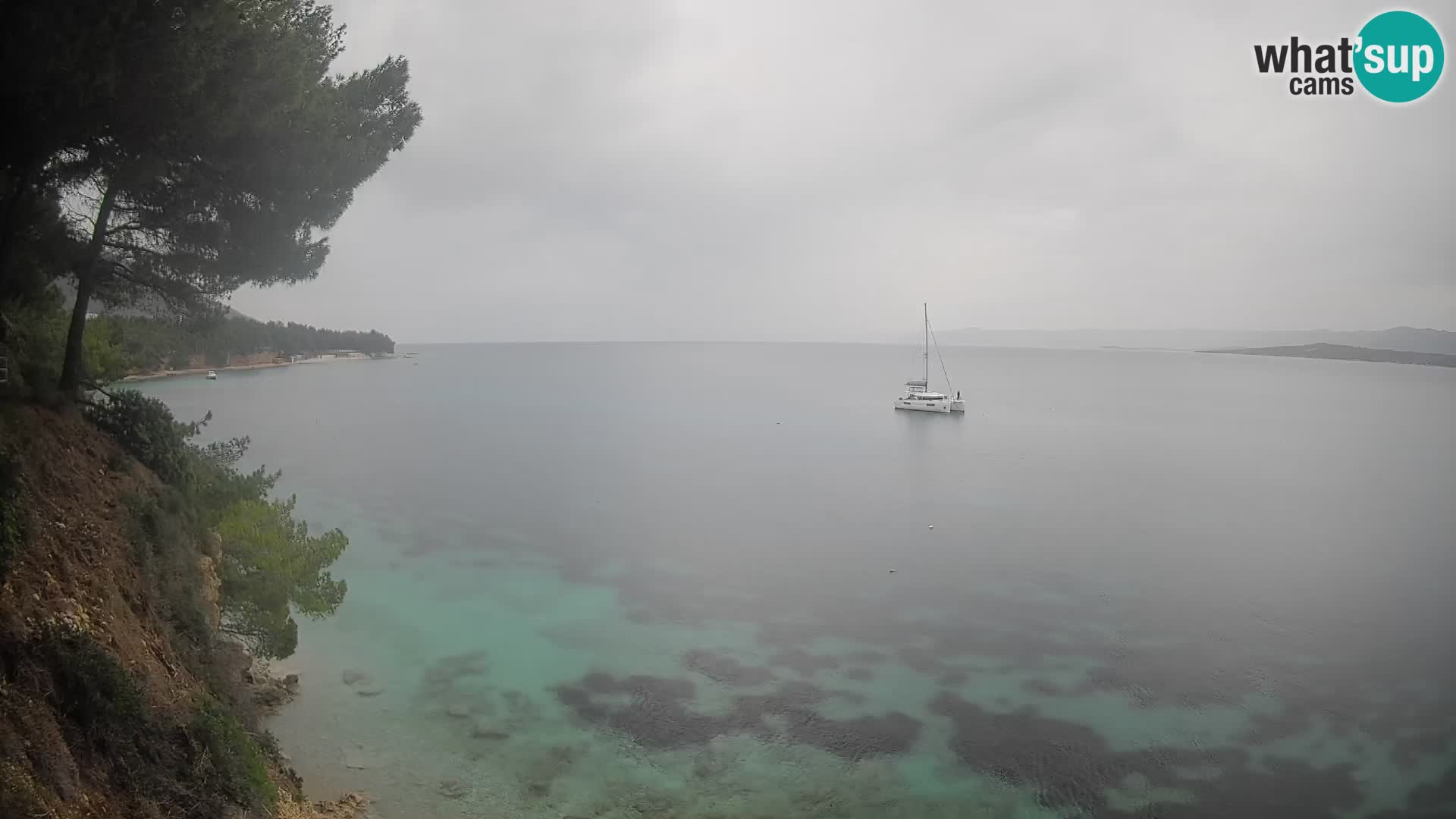 Spletna kamera Plaža Potočine Bol – Pogled v živo na plažo Borak, otok Brač