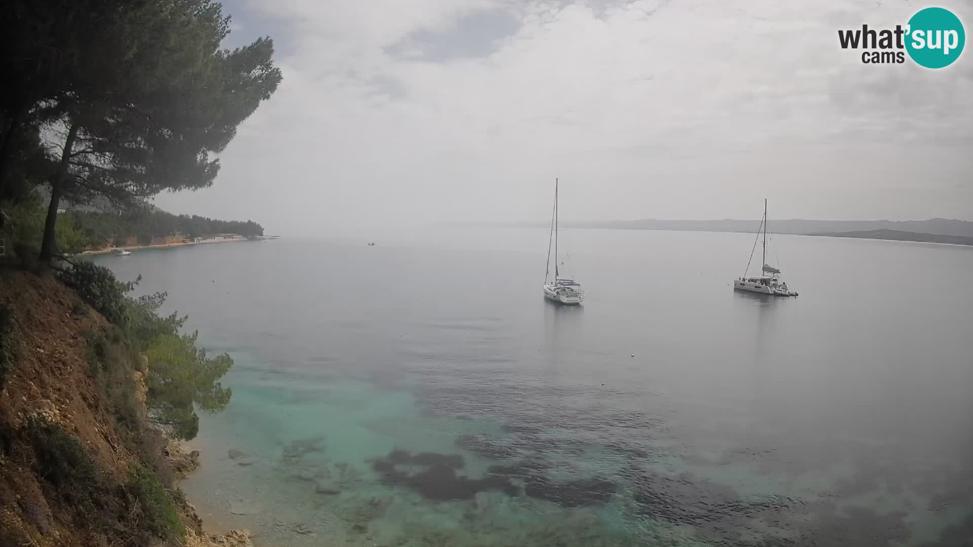 Spletna kamera Plaža Potočine Bol – Pogled v živo na plažo Borak, otok Brač
