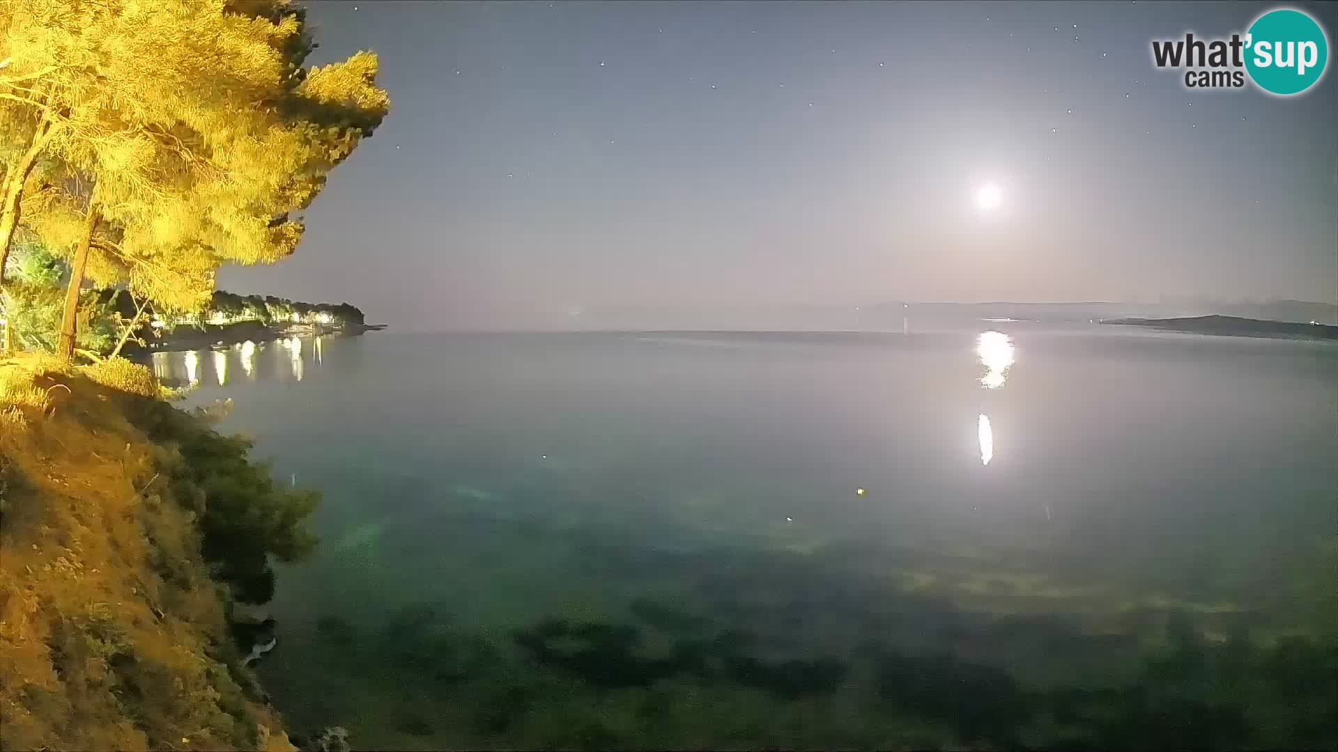 Spletna kamera Plaža Potočine Bol – Pogled v živo na plažo Borak, otok Brač
