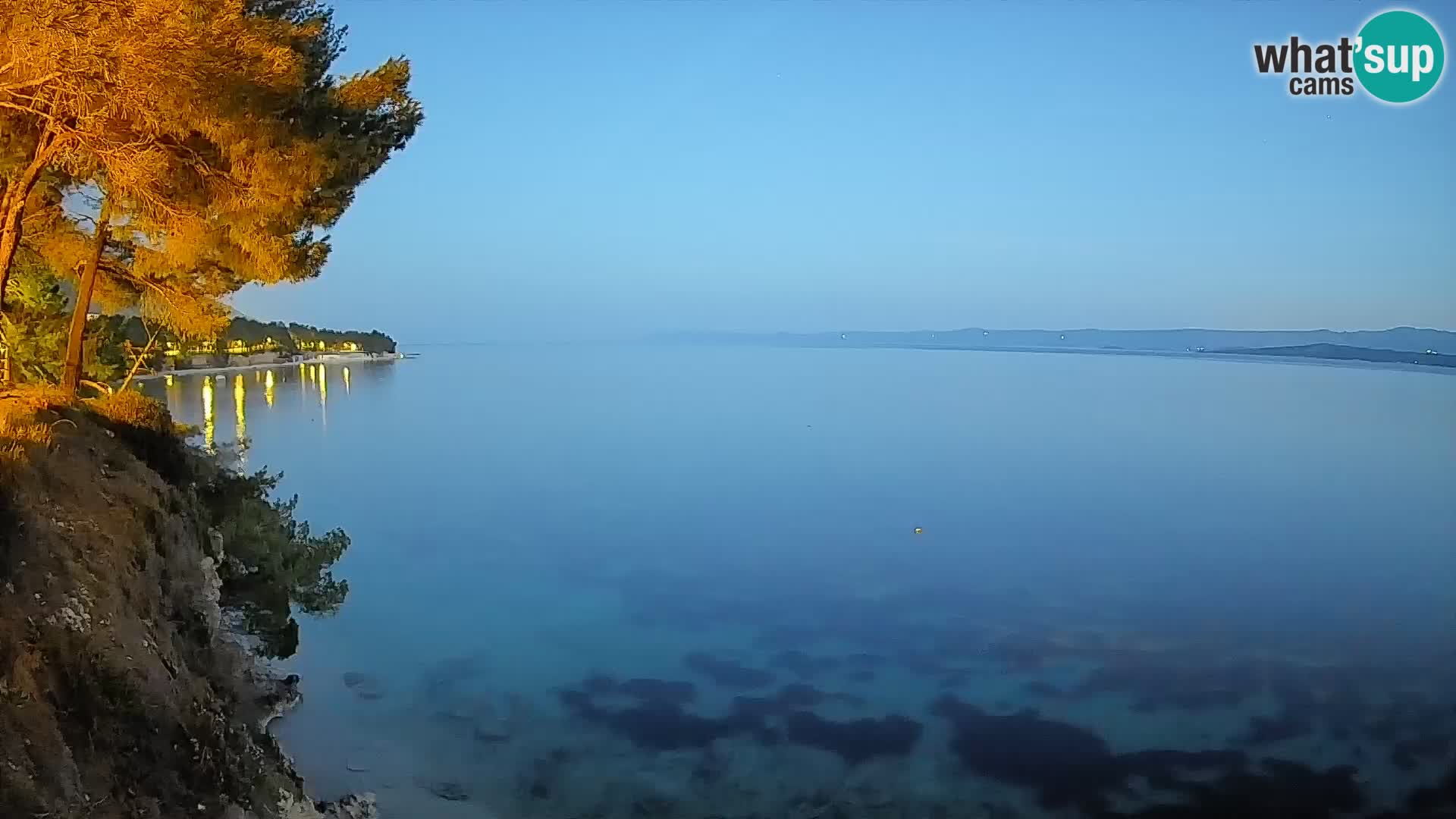 Spletna kamera Plaža Potočine Bol – Pogled v živo na plažo Borak, otok Brač