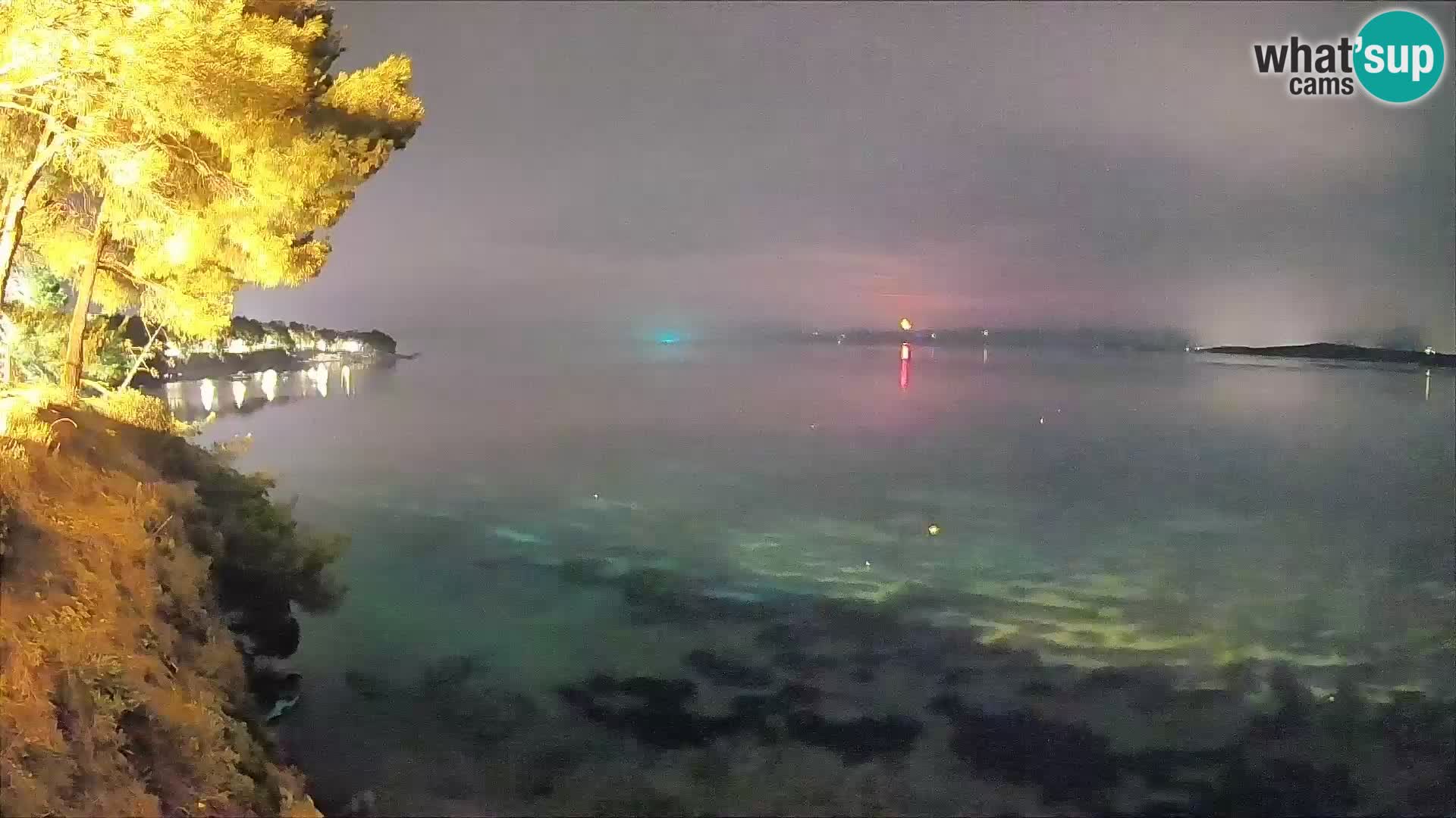 Spletna kamera Plaža Potočine Bol – Pogled v živo na plažo Borak, otok Brač