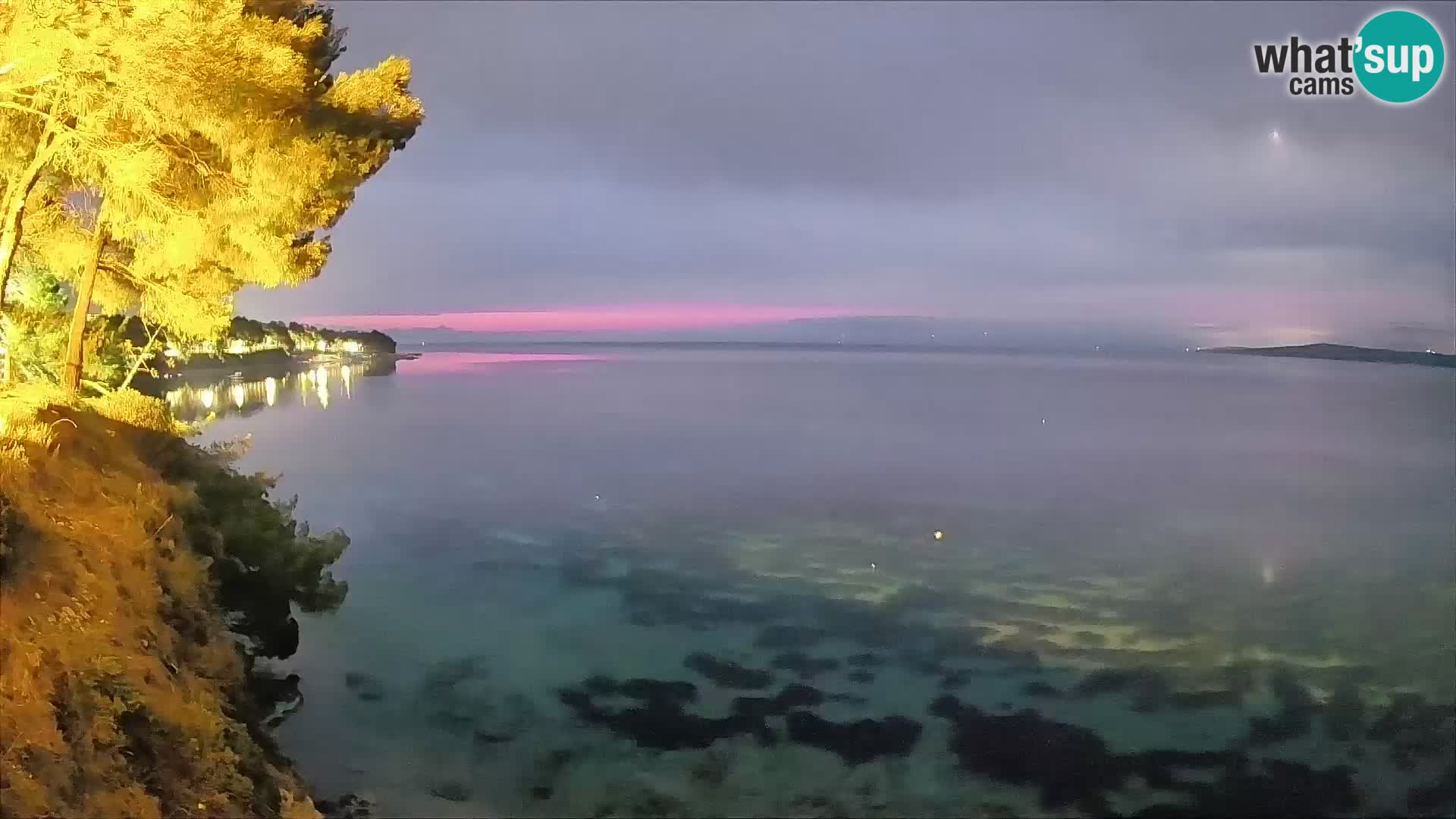 Spletna kamera Plaža Potočine Bol – Pogled v živo na plažo Borak, otok Brač