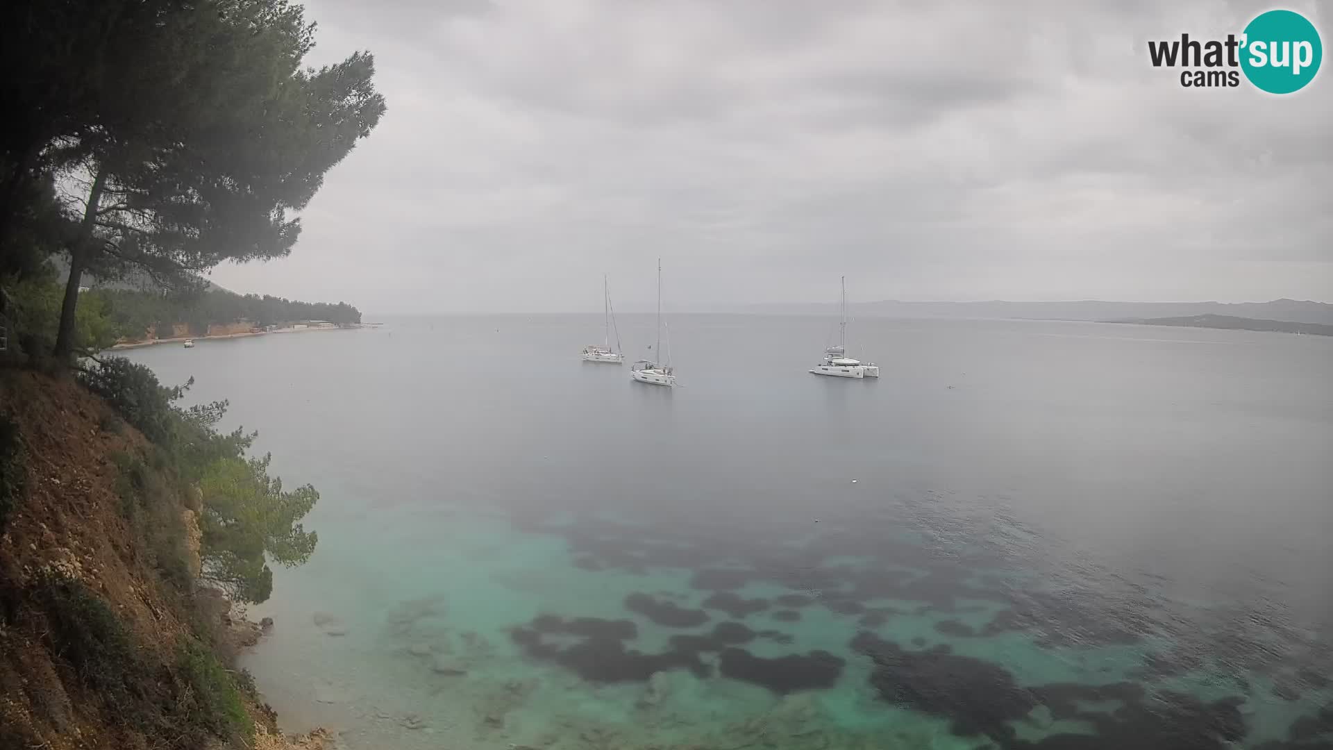 Spletna kamera Plaža Potočine Bol – Pogled v živo na plažo Borak, otok Brač