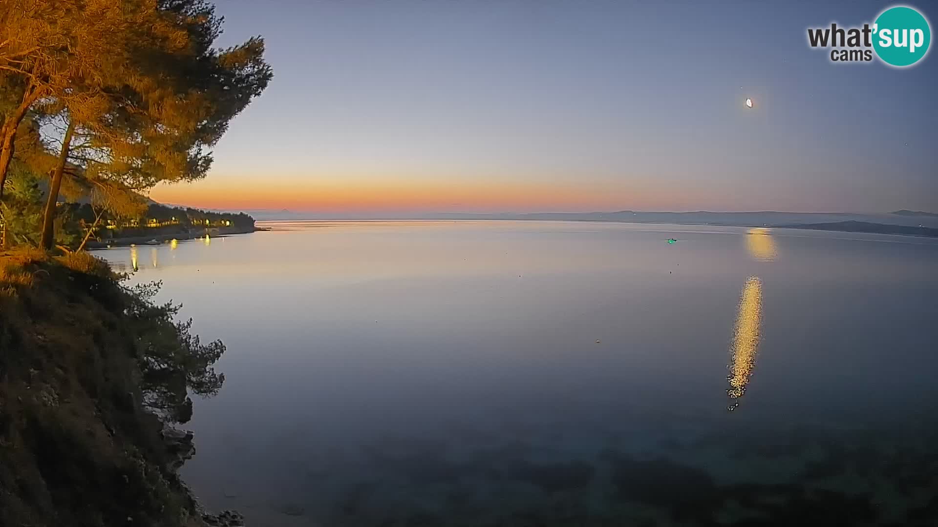Spletna kamera Plaža Potočine Bol – Pogled v živo na plažo Borak, otok Brač