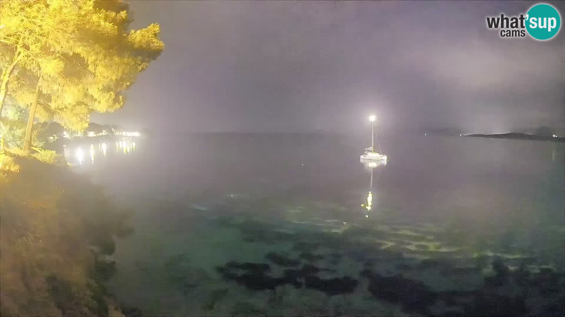 Spletna kamera Plaža Potočine Bol – Pogled v živo na plažo Borak, otok Brač