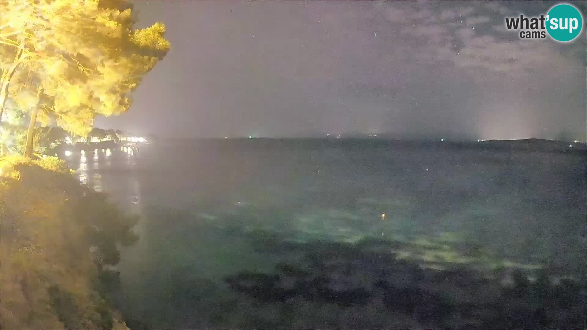 Spletna kamera Plaža Potočine Bol – Pogled v živo na plažo Borak, otok Brač