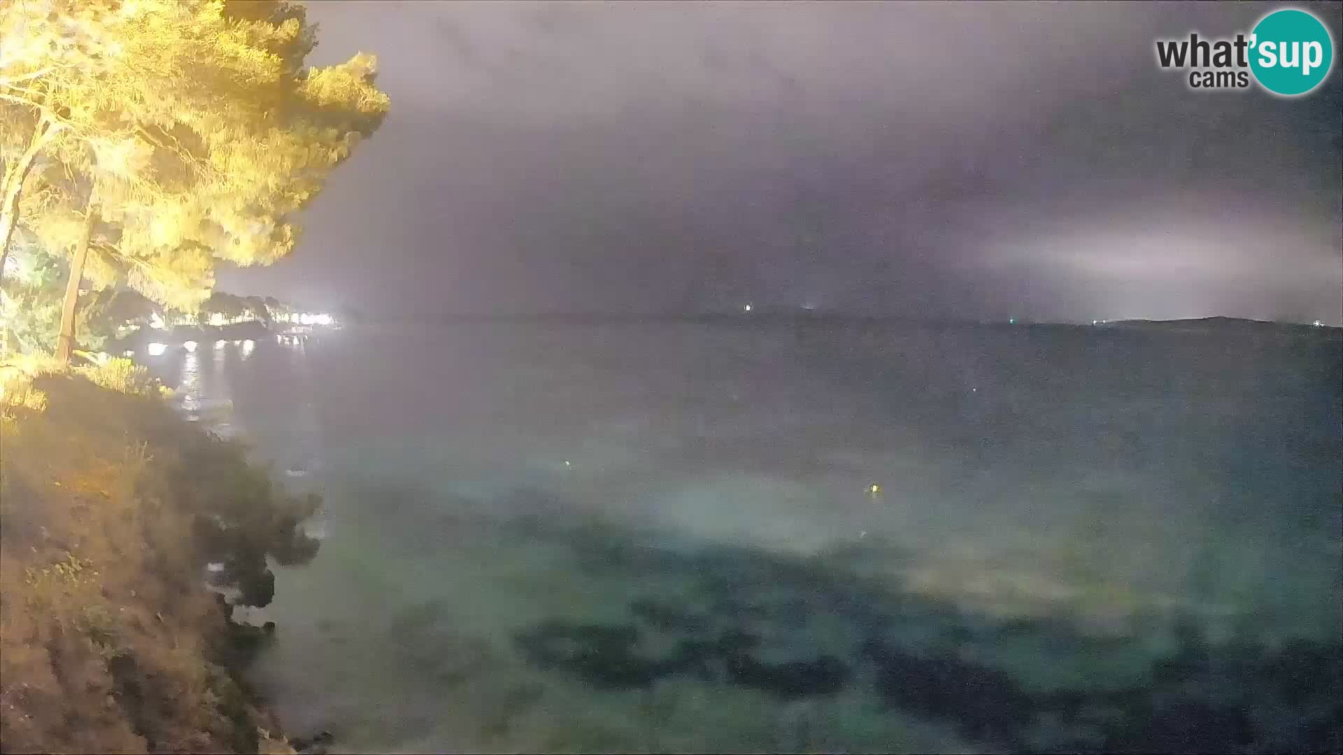 Spletna kamera Plaža Potočine Bol – Pogled v živo na plažo Borak, otok Brač