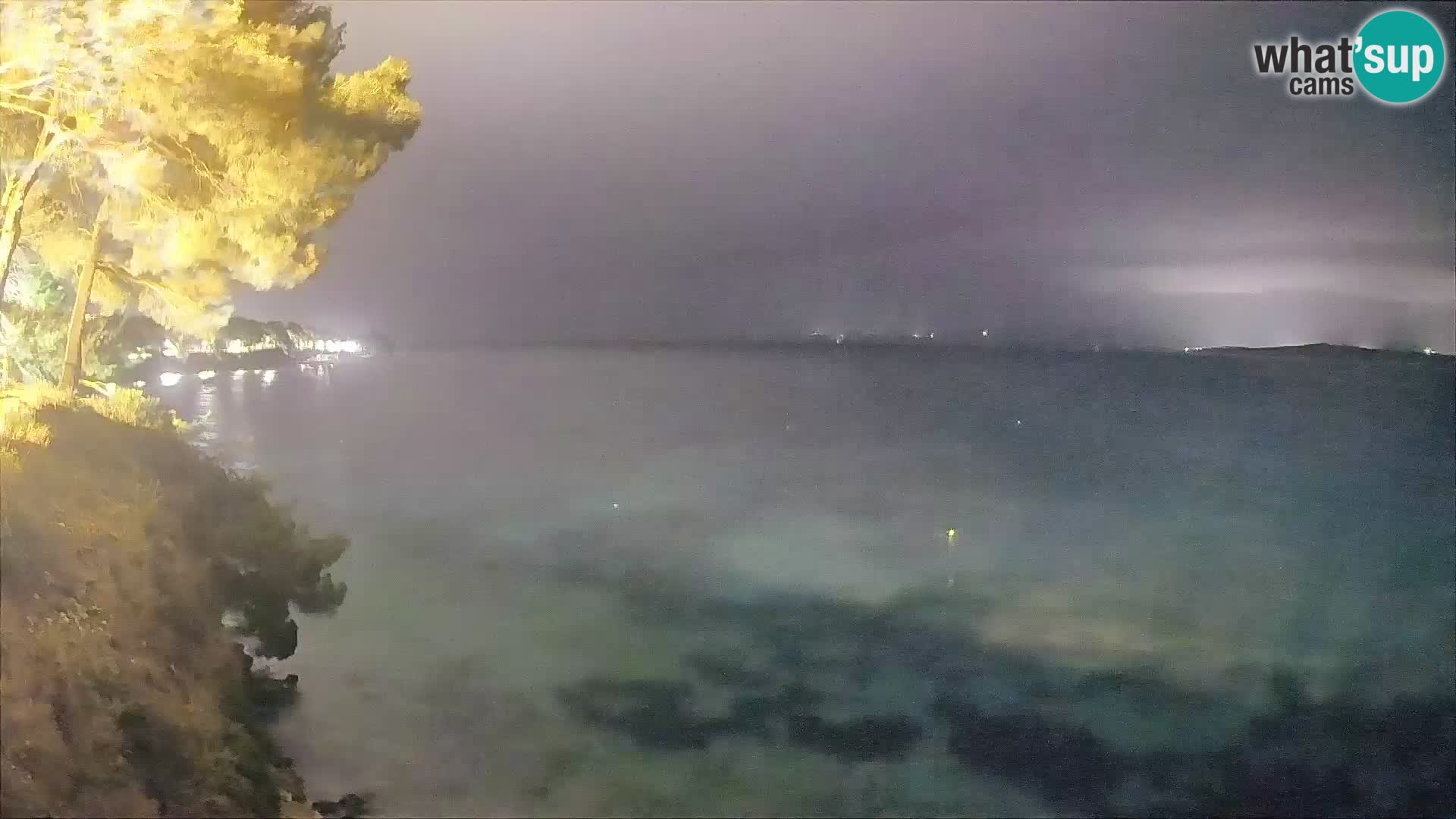 Spletna kamera Plaža Potočine Bol – Pogled v živo na plažo Borak, otok Brač