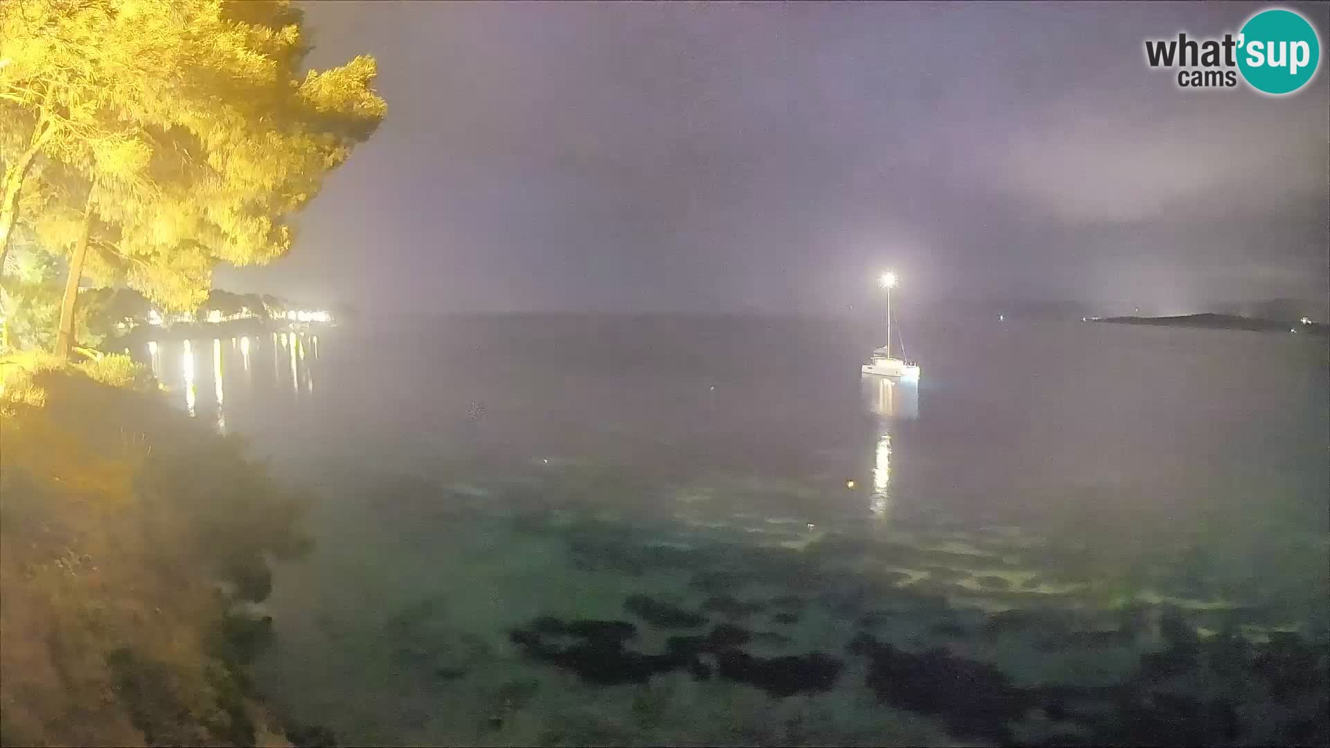 Web kamera Potočine Bol – Pogled uživo na plažu Borak, otok Brač