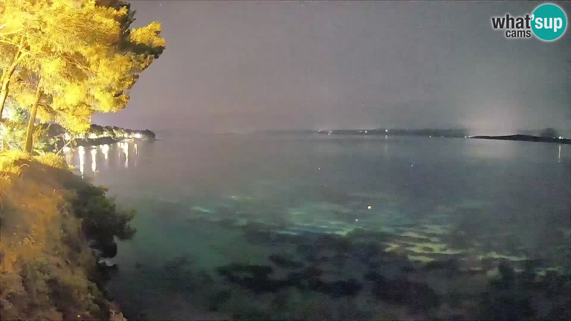 Spletna kamera Plaža Potočine Bol – Pogled v živo na plažo Borak, otok Brač