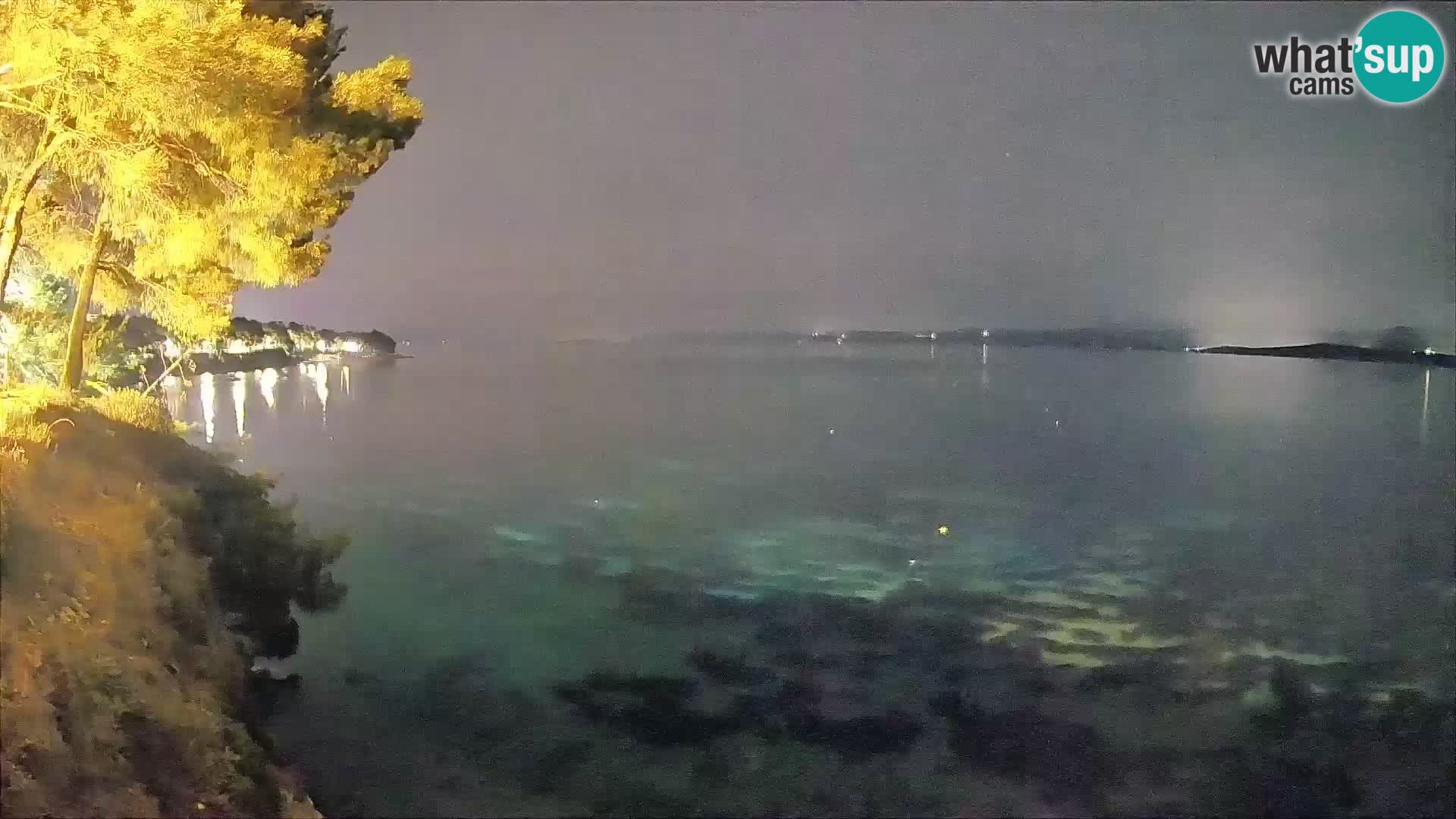 Spletna kamera Plaža Potočine Bol – Pogled v živo na plažo Borak, otok Brač