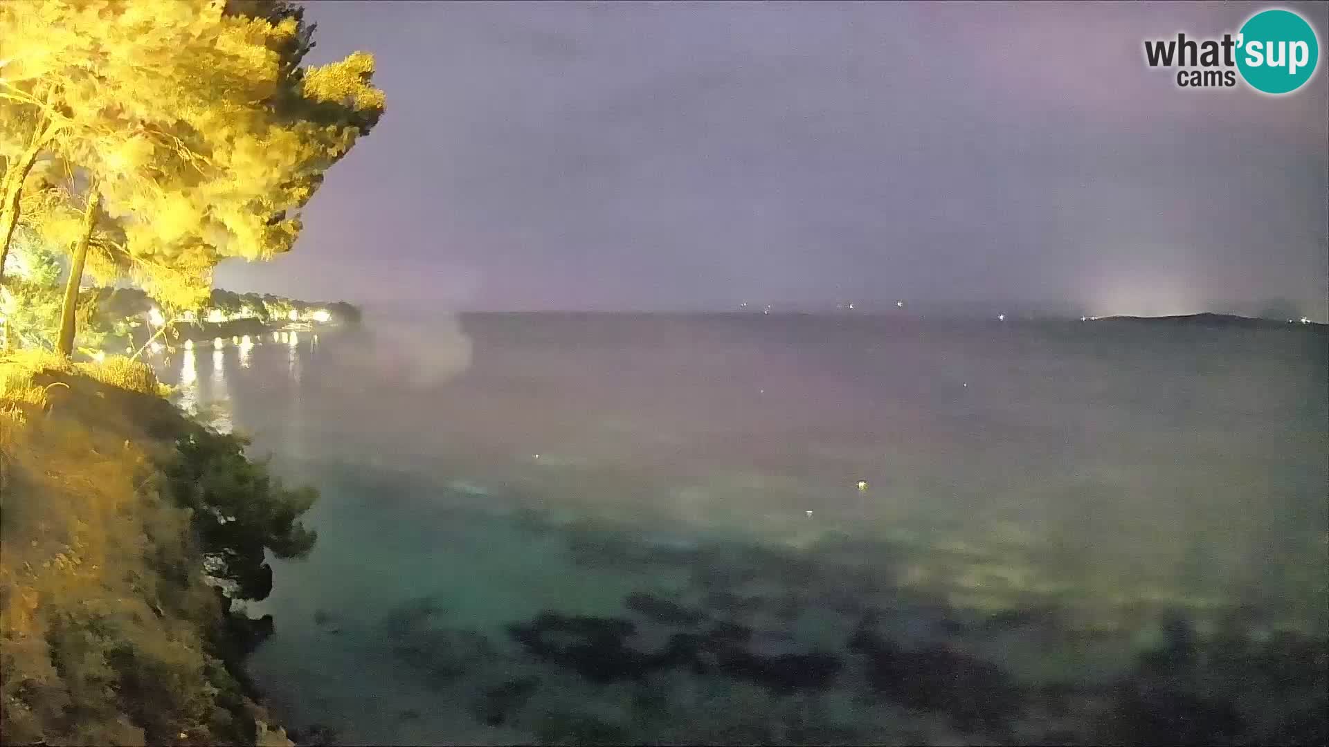 Spletna kamera Plaža Potočine Bol – Pogled v živo na plažo Borak, otok Brač