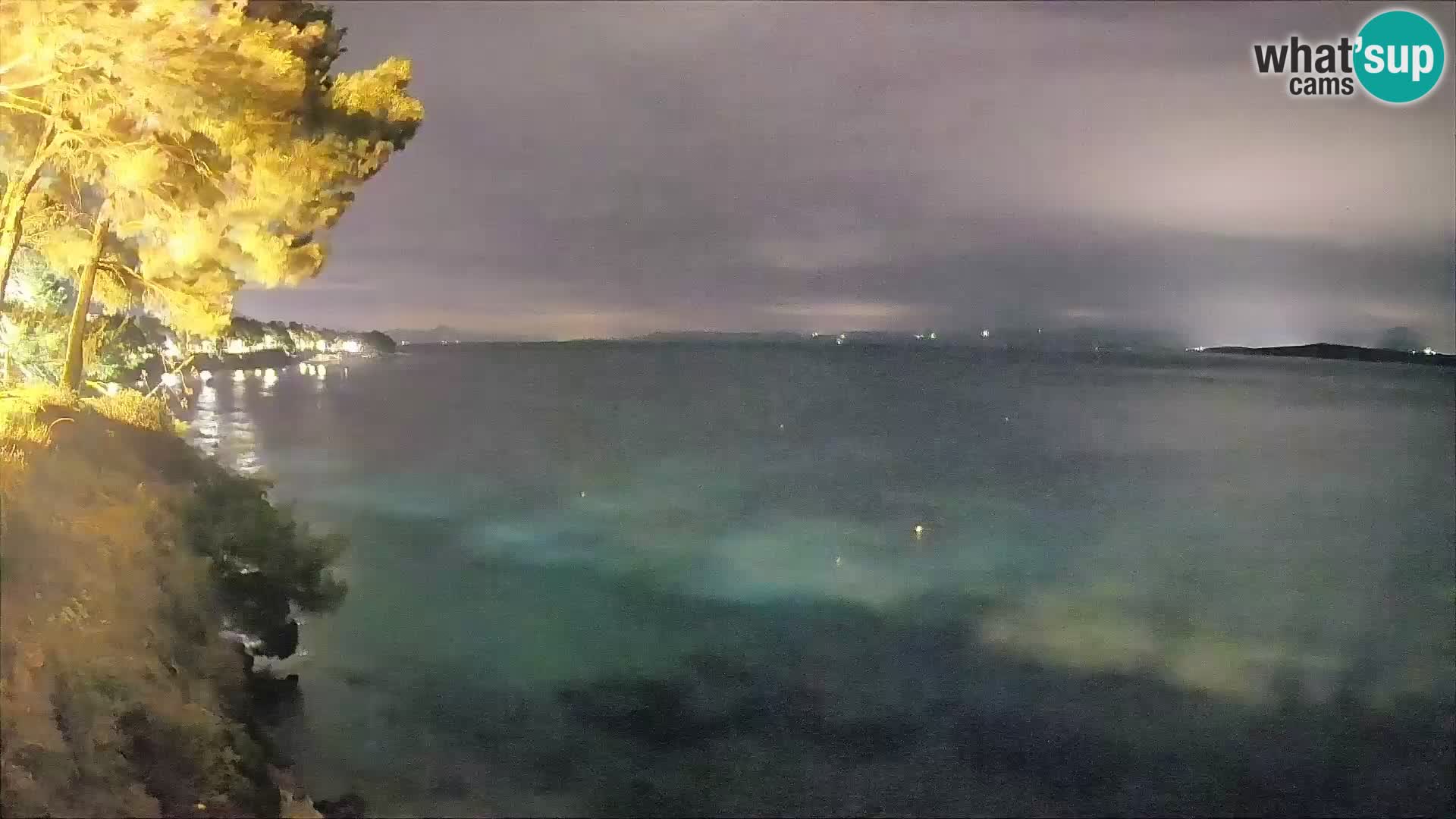 Spletna kamera Plaža Potočine Bol – Pogled v živo na plažo Borak, otok Brač