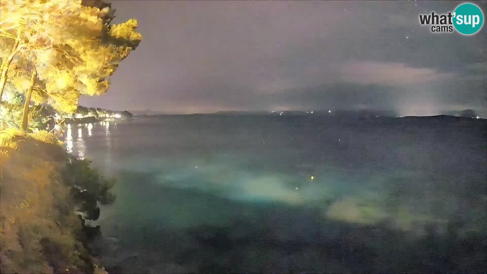 Spletna kamera Plaža Potočine Bol – Pogled v živo na plažo Borak, otok Brač