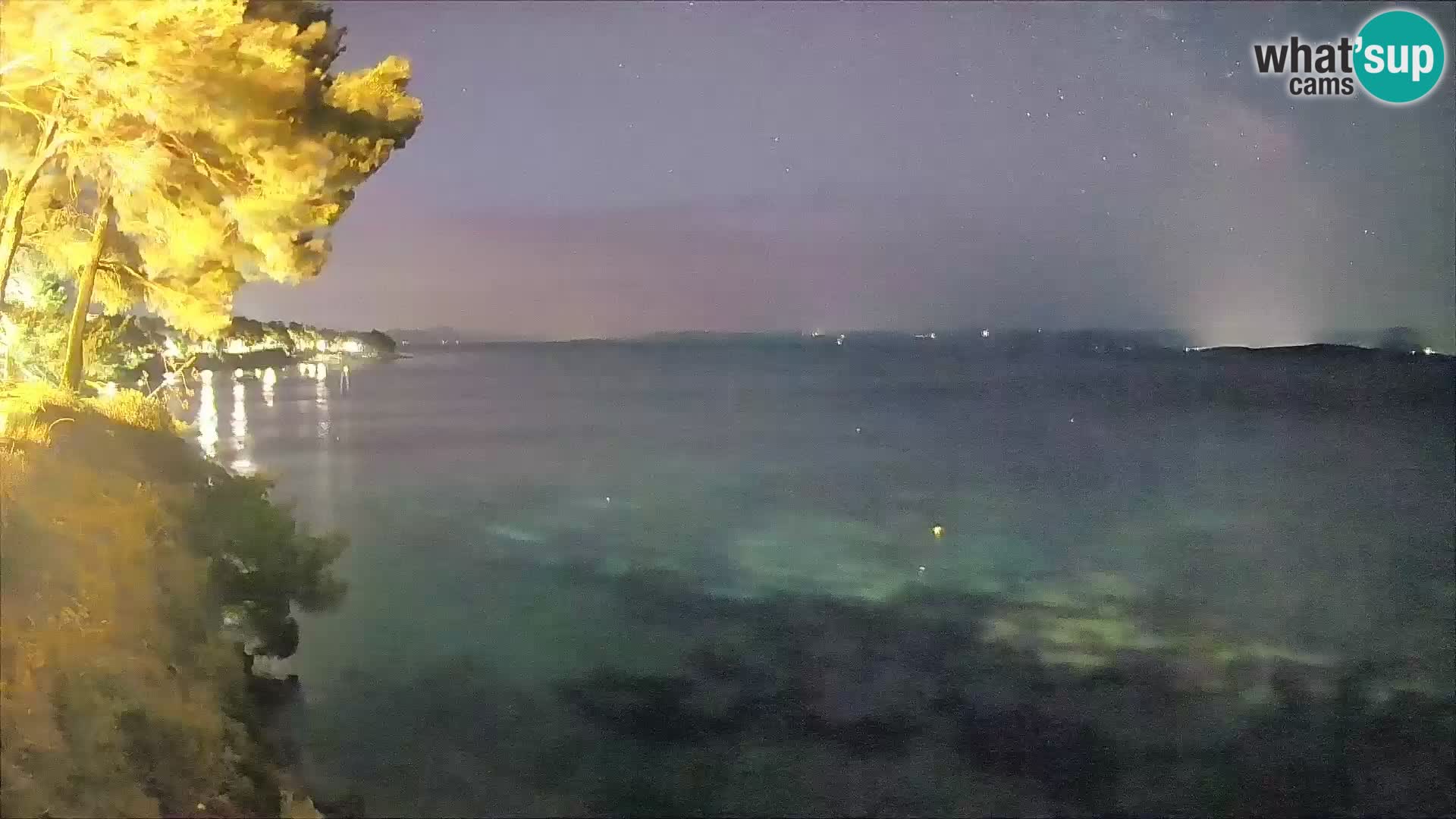 Spletna kamera Plaža Potočine Bol – Pogled v živo na plažo Borak, otok Brač