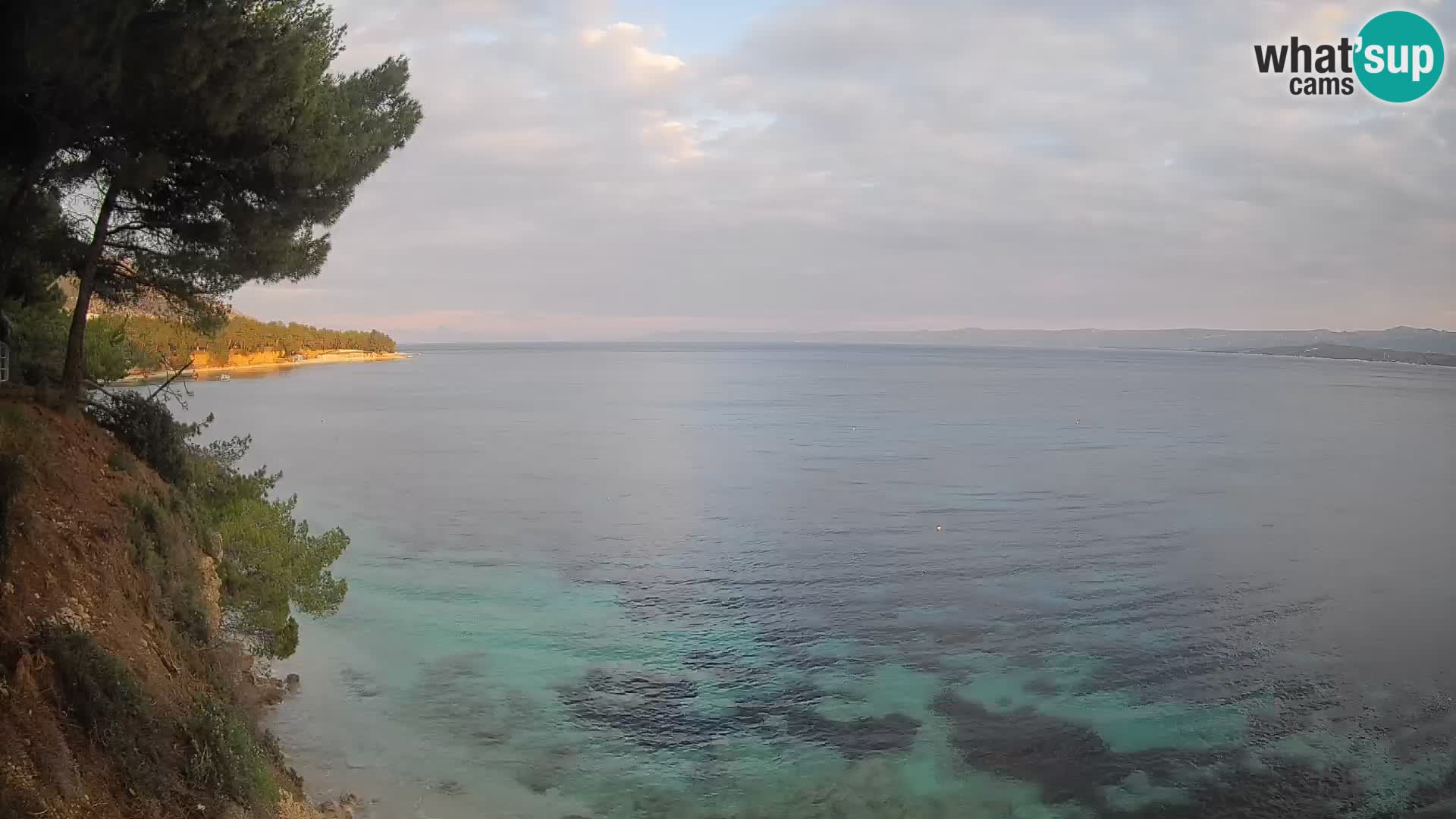 Spletna kamera Plaža Potočine Bol – Pogled v živo na plažo Borak, otok Brač
