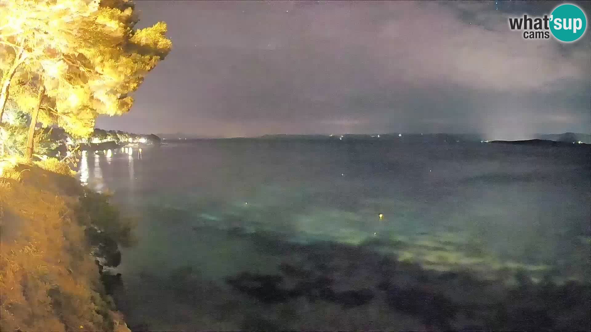 Spletna kamera Plaža Potočine Bol – Pogled v živo na plažo Borak, otok Brač