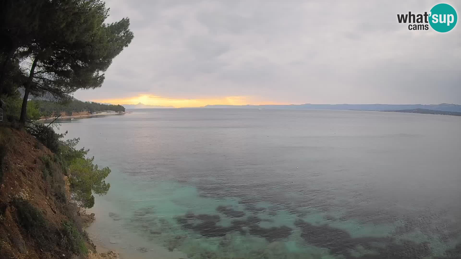 Spletna kamera Plaža Potočine Bol – Pogled v živo na plažo Borak, otok Brač