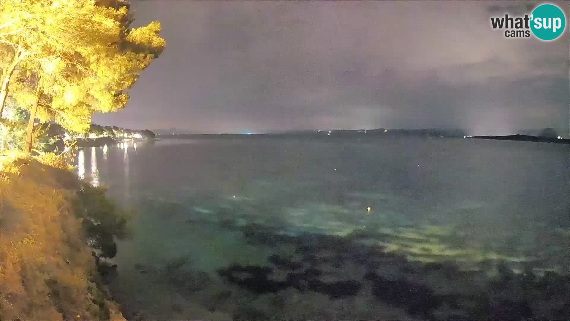 Spletna kamera Plaža Potočine Bol – Pogled v živo na plažo Borak, otok Brač