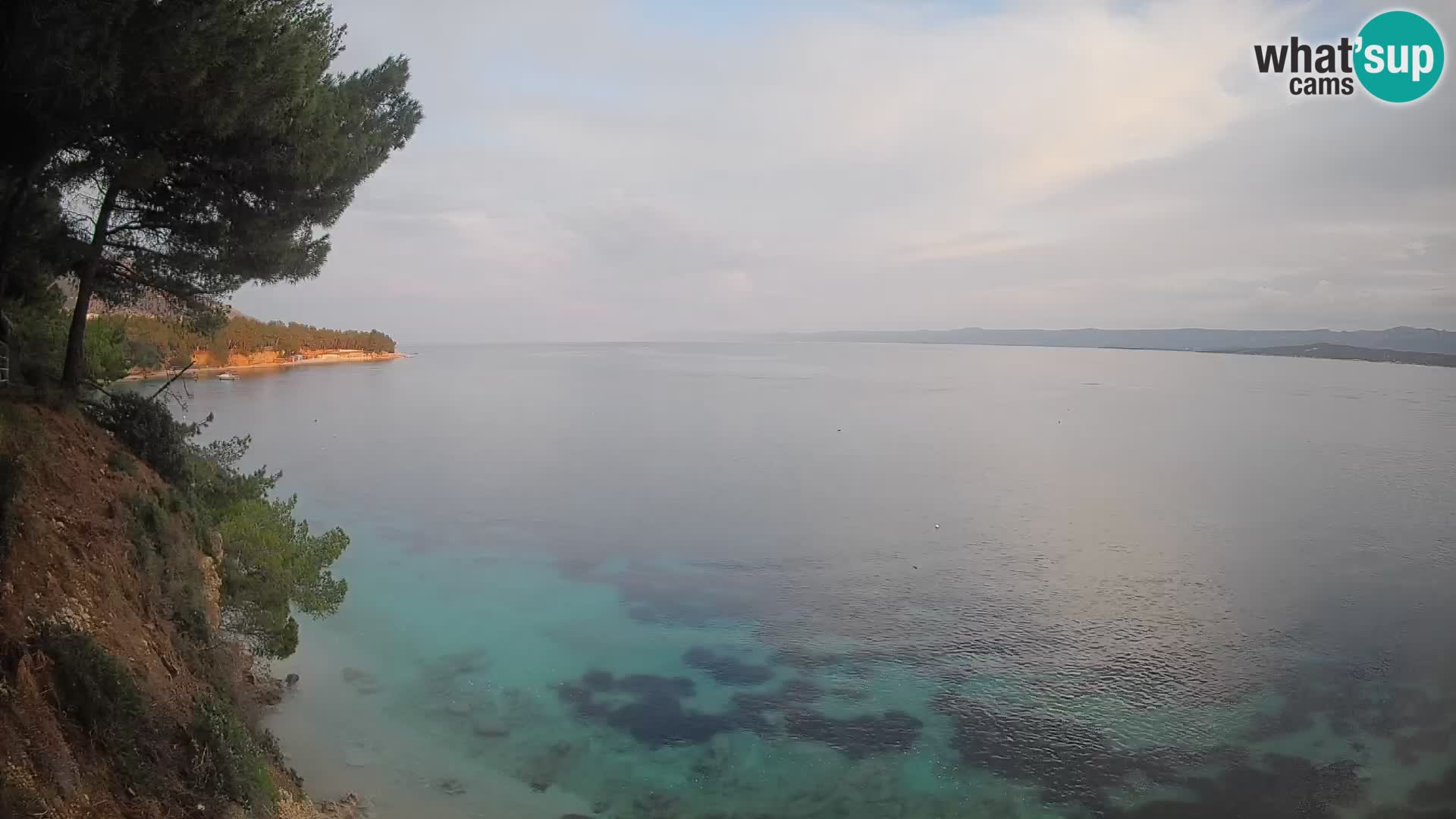 Spletna kamera Plaža Potočine Bol – Pogled v živo na plažo Borak, otok Brač