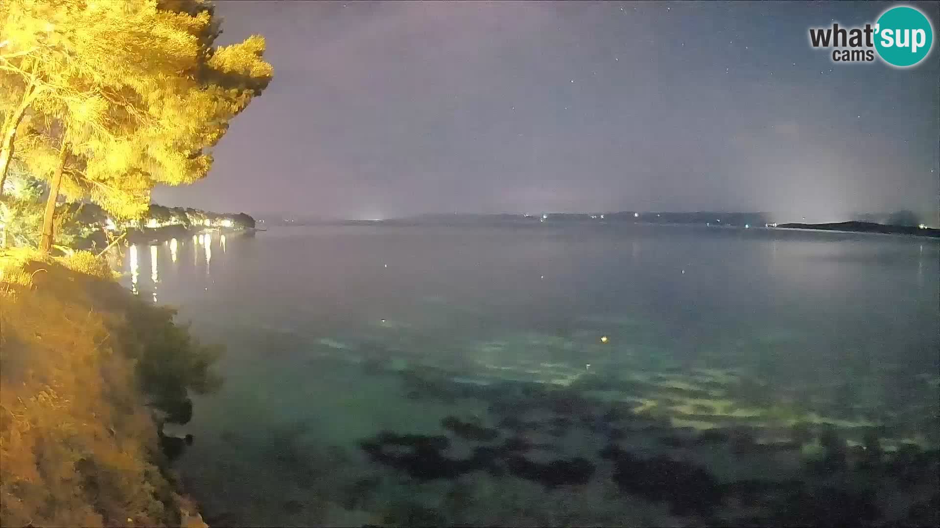 Spletna kamera Plaža Potočine Bol – Pogled v živo na plažo Borak, otok Brač