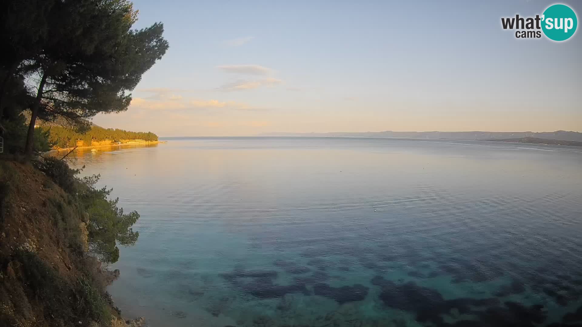 Spletna kamera Plaža Potočine Bol – Pogled v živo na plažo Borak, otok Brač