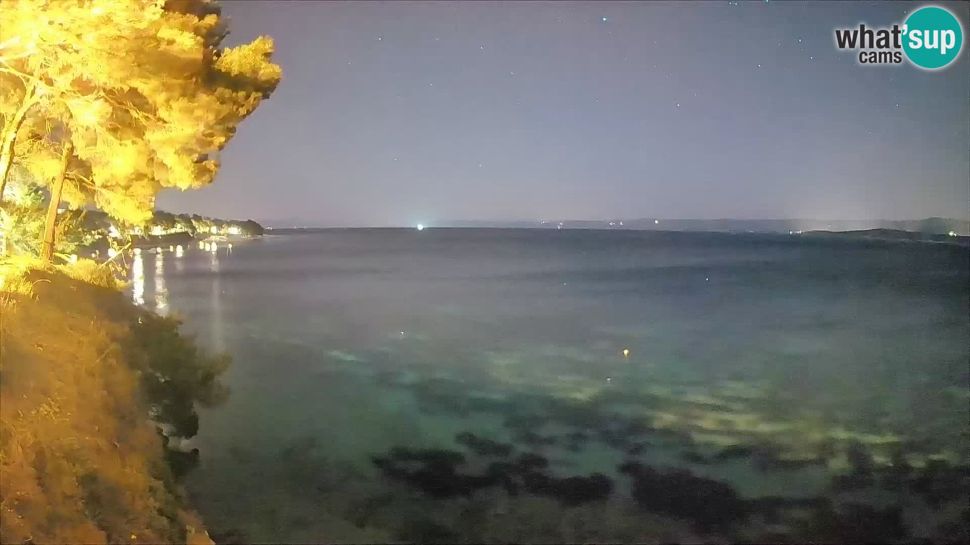 Spletna kamera Plaža Potočine Bol – Pogled v živo na plažo Borak, otok Brač