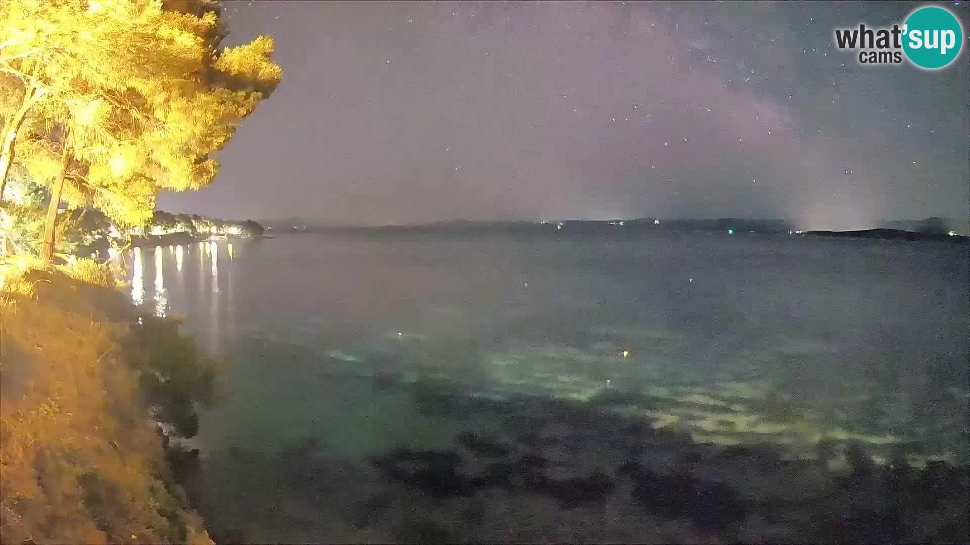 Spletna kamera Plaža Potočine Bol – Pogled v živo na plažo Borak, otok Brač