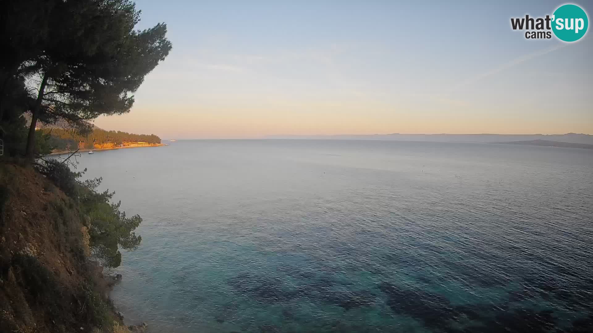 Spletna kamera Plaža Potočine Bol – Pogled v živo na plažo Borak, otok Brač