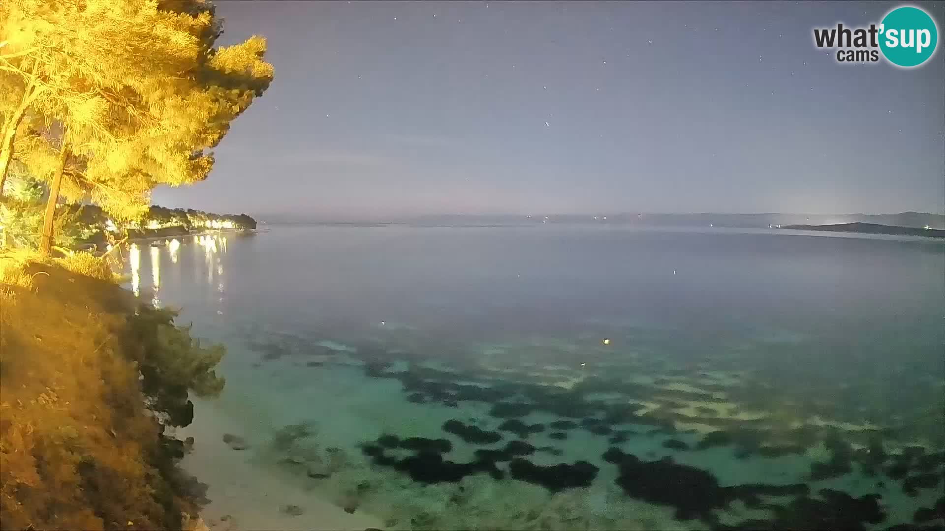 Spletna kamera Plaža Potočine Bol – Pogled v živo na plažo Borak, otok Brač