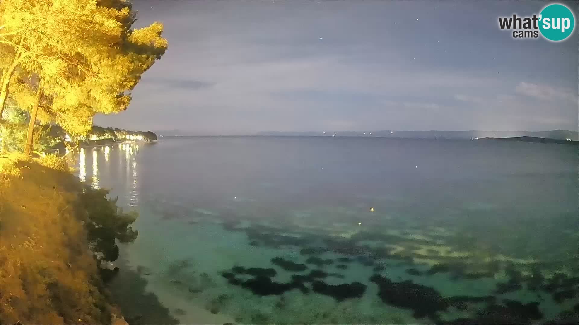 Spletna kamera Plaža Potočine Bol – Pogled v živo na plažo Borak, otok Brač